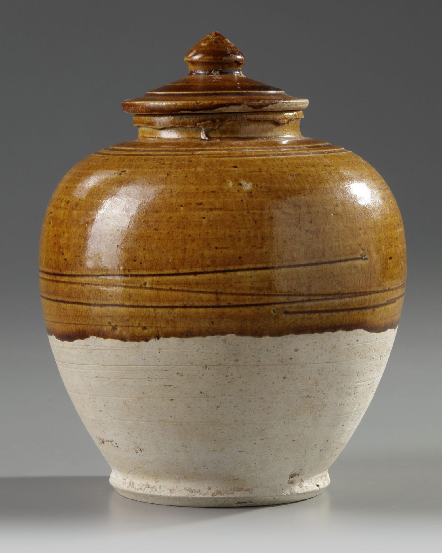 A CHINESE AMBER-GLAZED JAR AND COVER, TANG DYNASTY (618-907) - Image 2 of 4