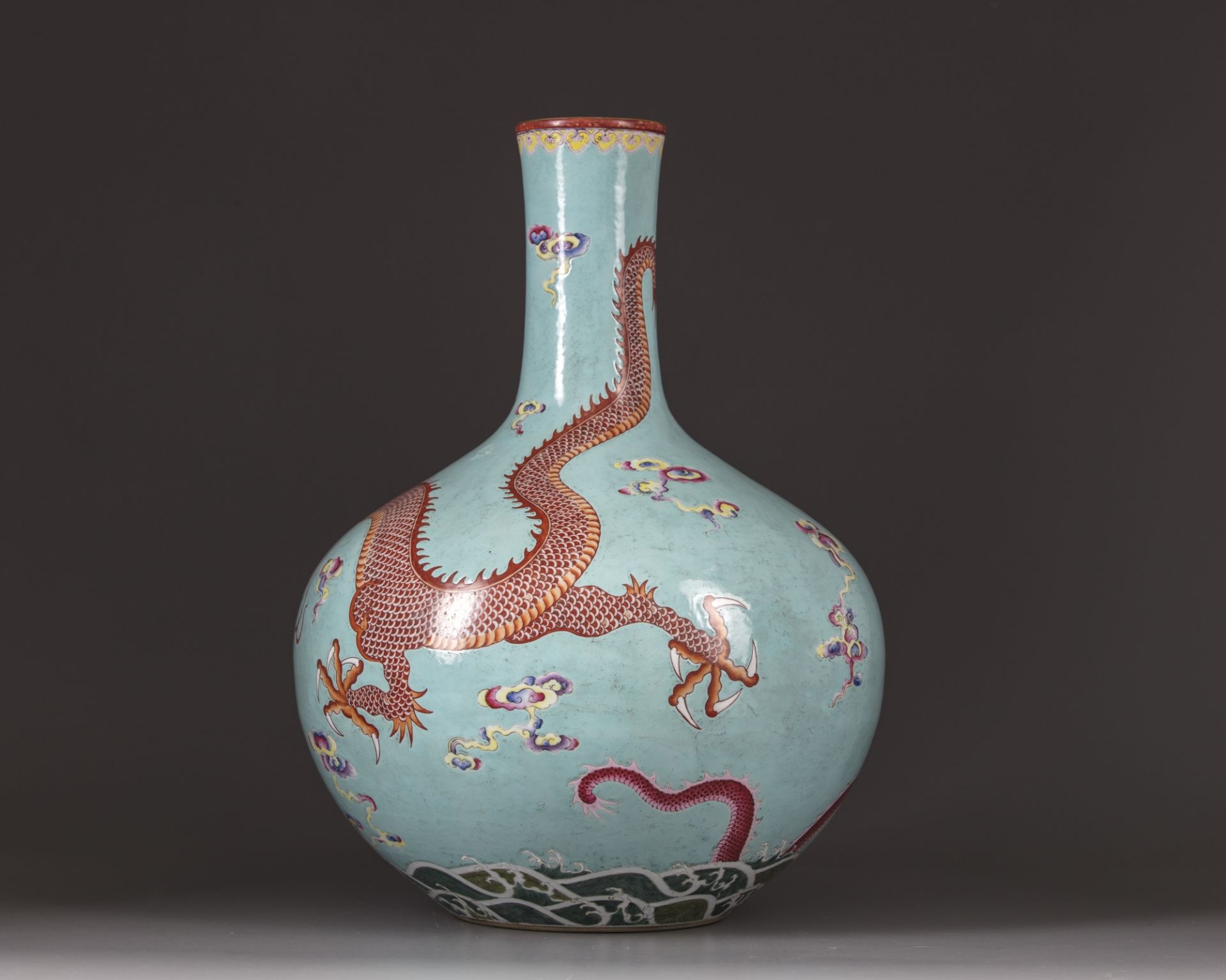 A CHINESE TURQUOISE-GROUND FAMILLE ROSE BOTTLE VASE, TIANQIUPING,19TH-20THCENTURY - Bild 5 aus 11