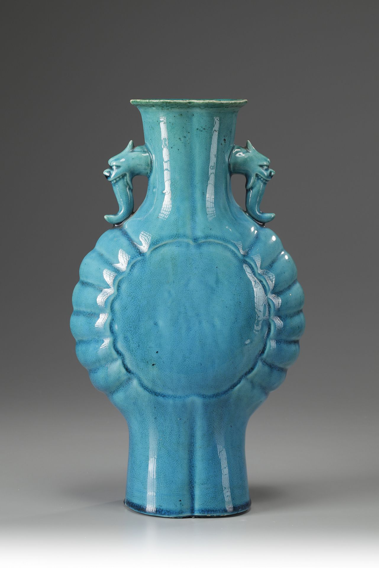 A LARGE TURQUOISE GLAZED VASE, 18TH CENTURY