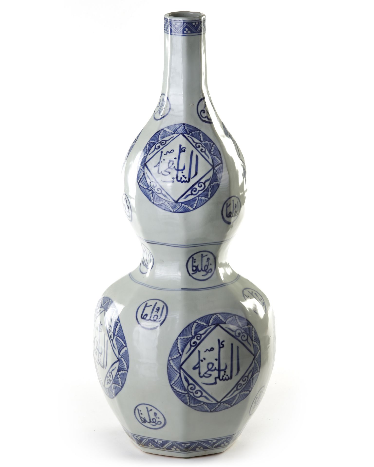 A LARGE CHINESE BLUE AND WHITE VASE FOR THE ISLAMIC MARKET, 19TH CENTURY - Bild 3 aus 5