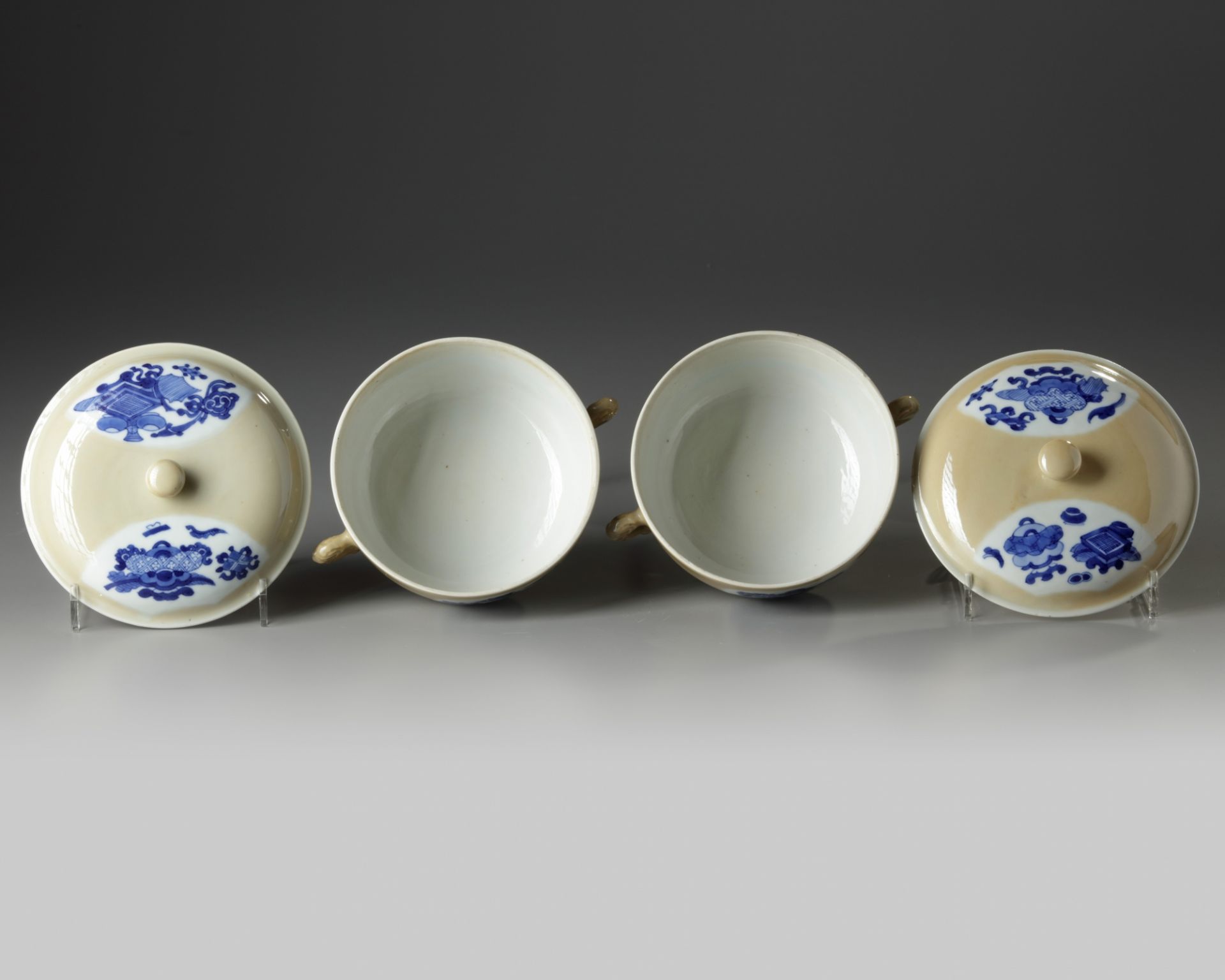 A PAIR OF CHINESE CAFE-AU-LAIT-GROUND BLUE AND WHITE POTICHES AND COVER, KANGXI PERIOD (1662-1722) - Image 6 of 9