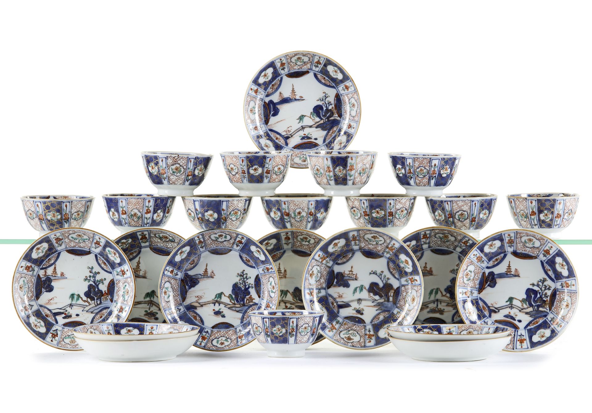 A SET OF TWELVE CHINESE IMARI CUPS AND SAUCERS,18TH CENTURY
