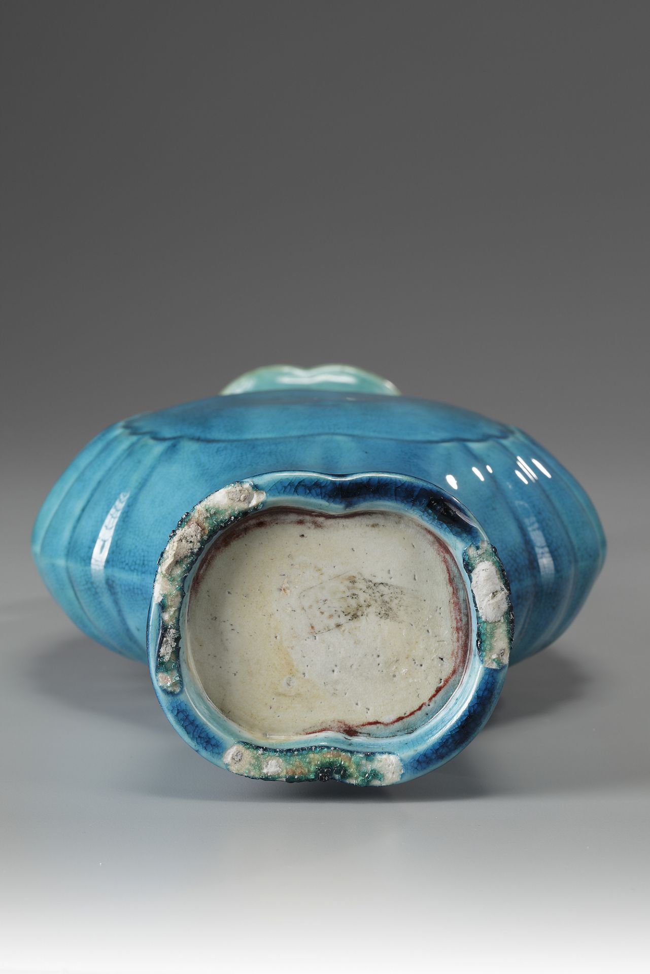 A LARGE TURQUOISE GLAZED VASE, 18TH CENTURY - Image 5 of 5