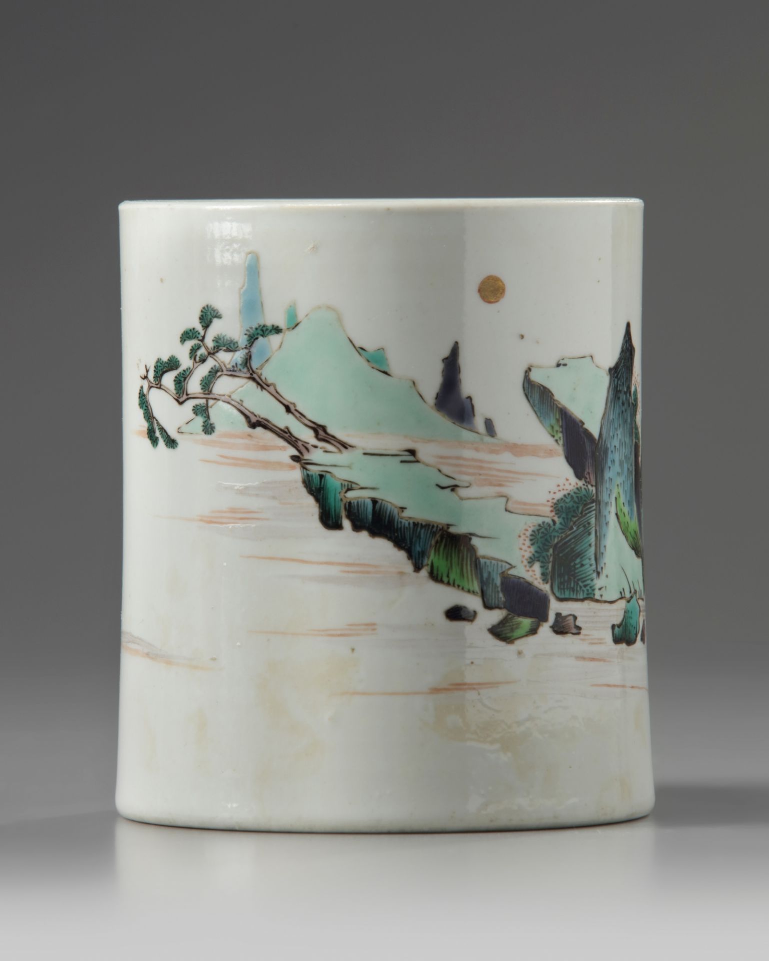 A CHINESE FAMILLE VERTE VERTE BRUSH POT, BITONG, KANGXI PERIOD 1662-1722 - Bild 2 aus 4