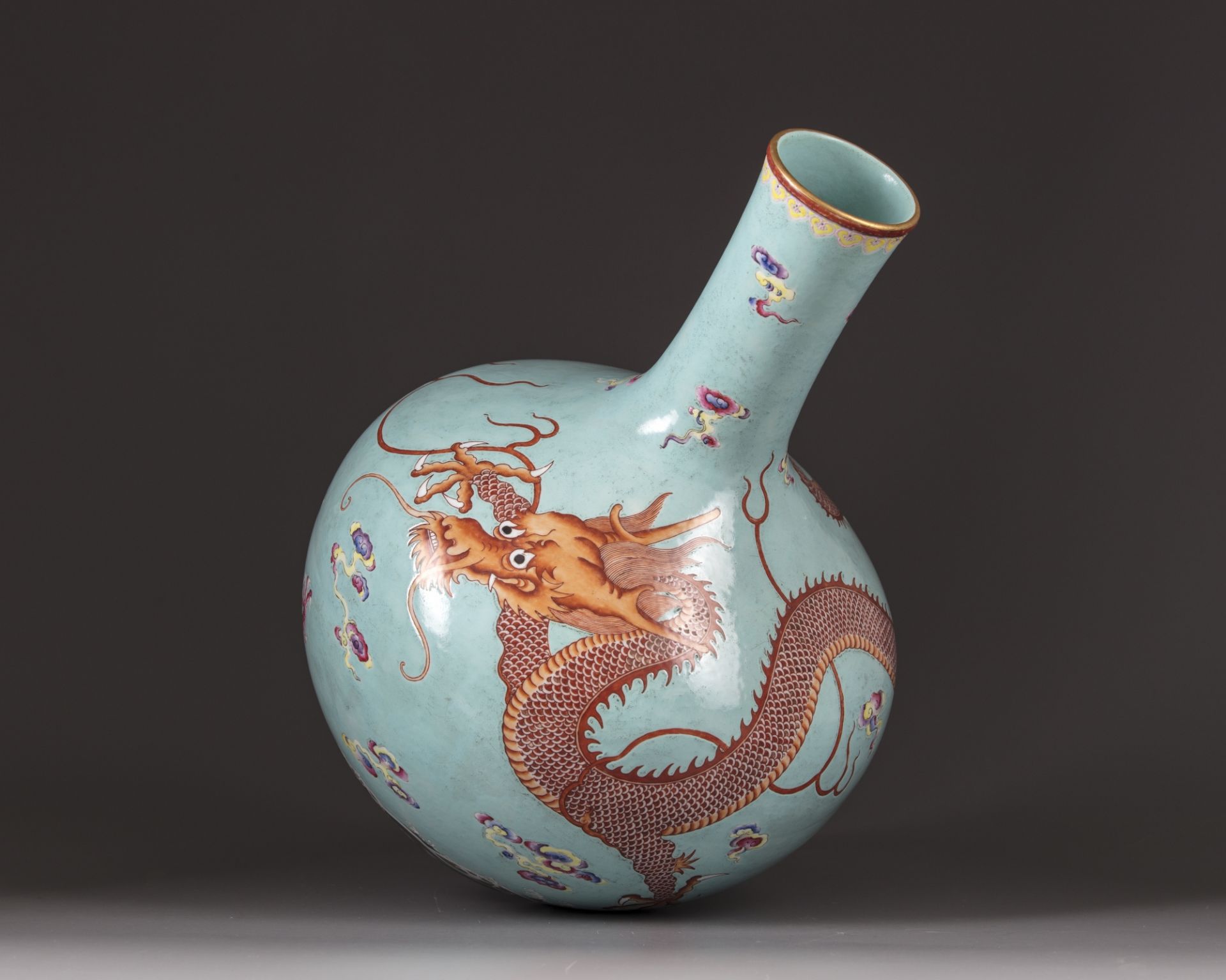 A CHINESE TURQUOISE-GROUND FAMILLE ROSE BOTTLE VASE, TIANQIUPING,19TH-20THCENTURY - Bild 7 aus 11