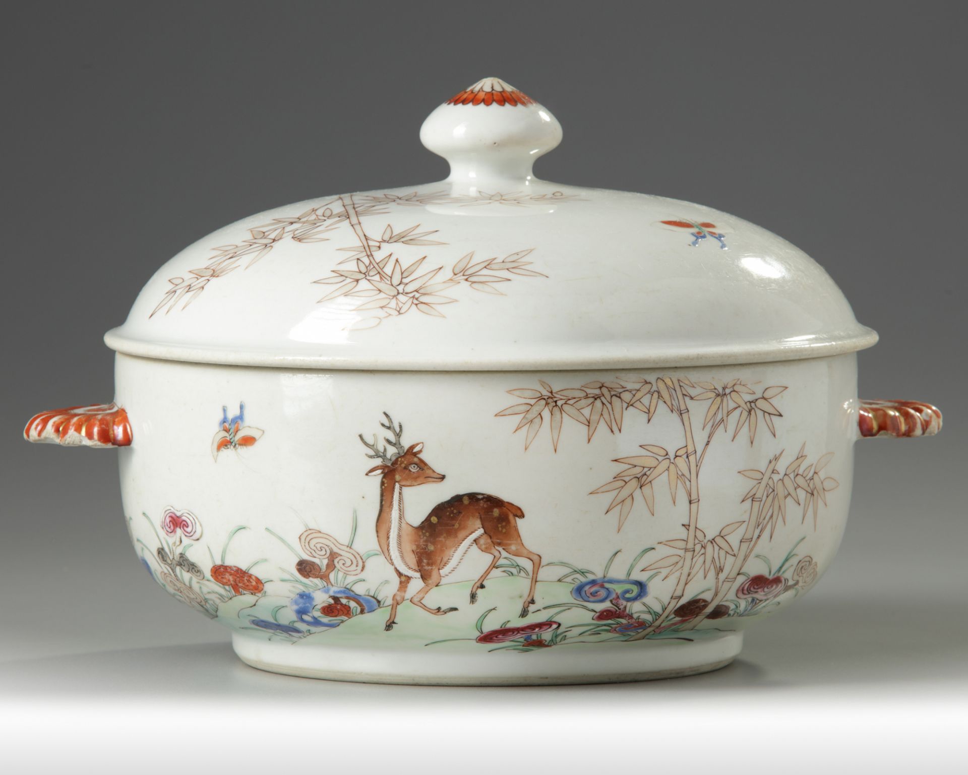 A CHINESE FAMILLE ROSE 'DEER' TUREEN AND COVER, 18TH CENTURY - Image 2 of 5