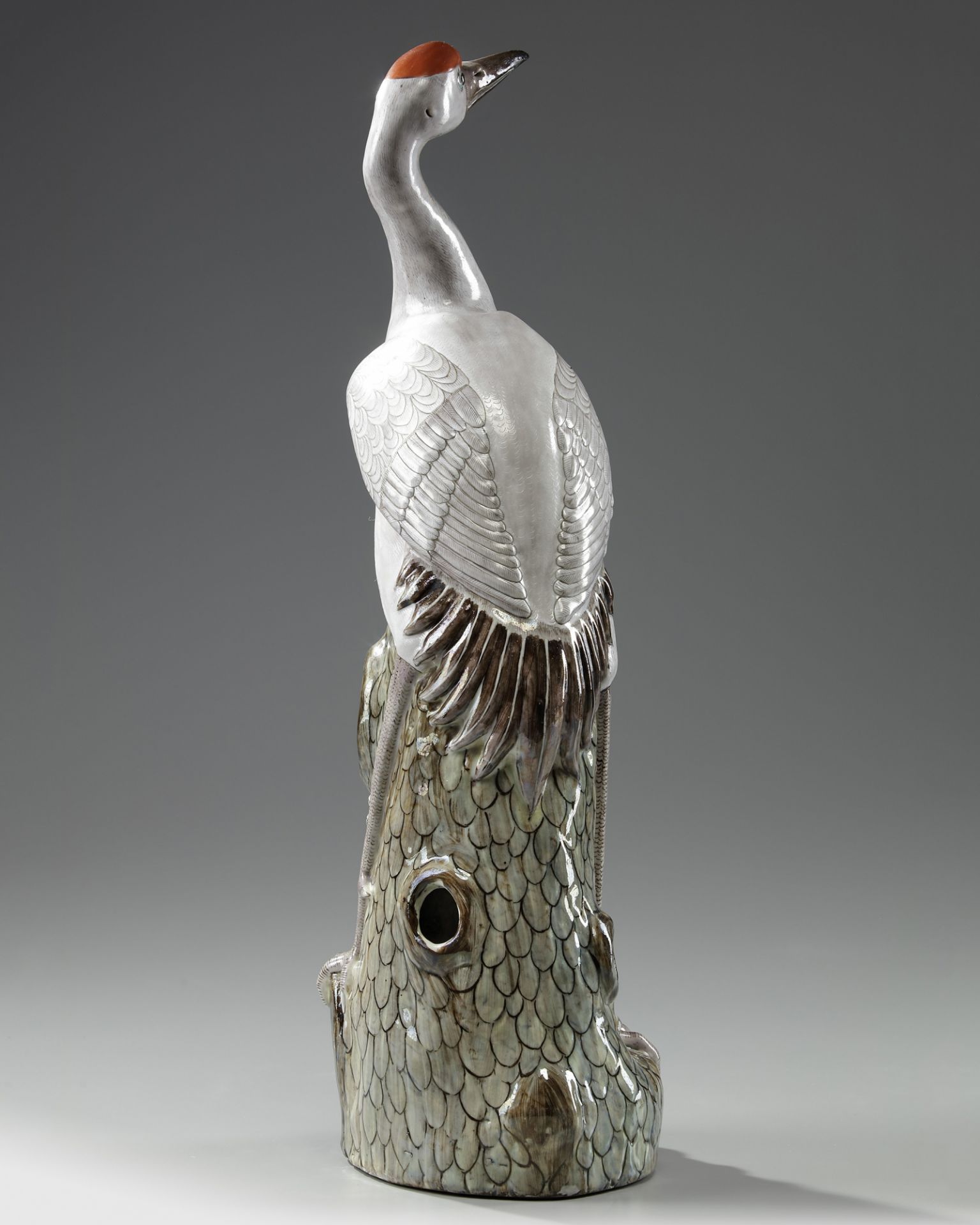 A CHINESE ENAMELED PORCELAIN CRANE BIRD, 19TH CENTURY - Image 4 of 5