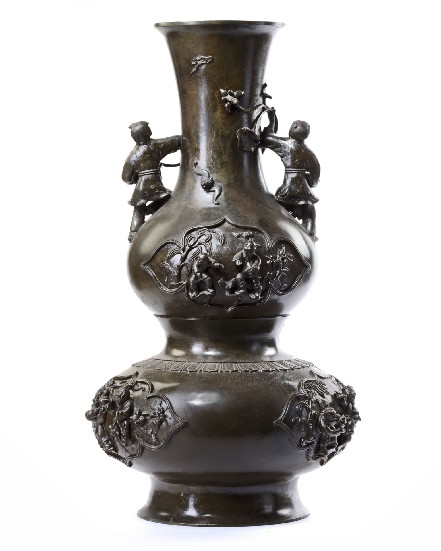 A LARGE CHINESE BRONZE DOUBLE GOURD VASE, 17TH CENTURY - Image 2 of 4