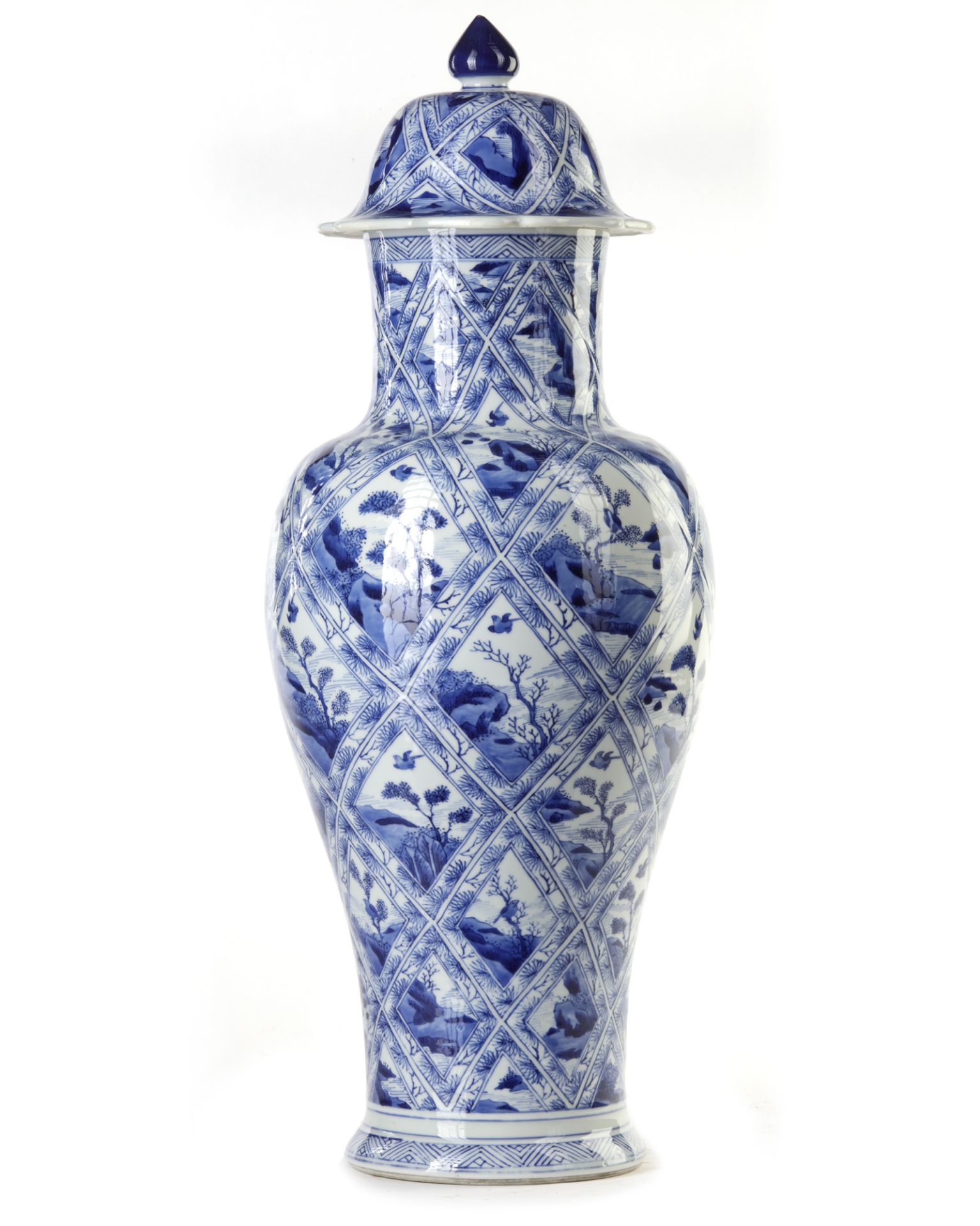 A LARGE CHINESE BLUE AND WHITE JAR AND COVER, KANGXI PERIOD (1662-1722) - Image 6 of 6