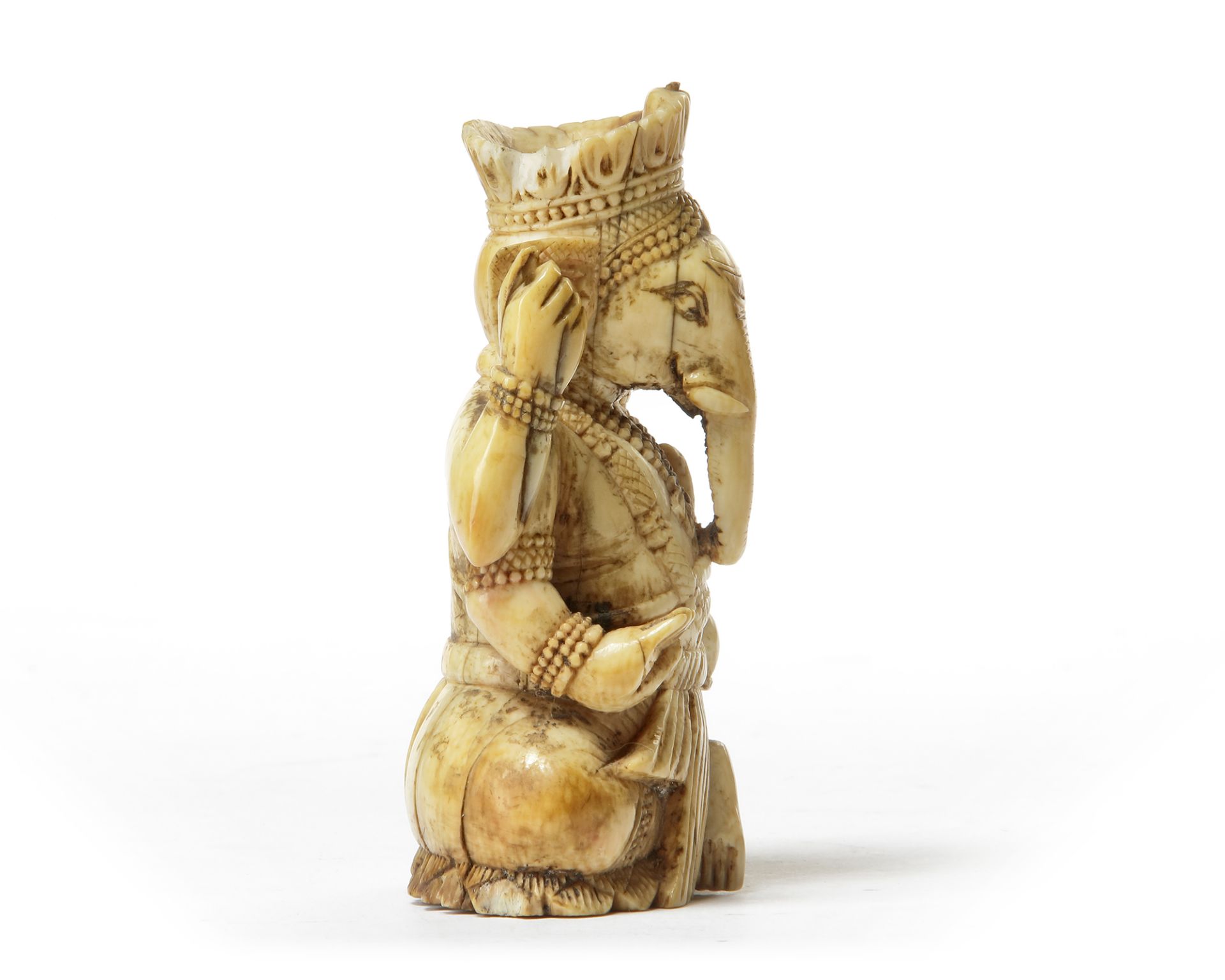 AN INDIAN IVORY SEATED GANESHA,17TH CENTURY - Image 5 of 6