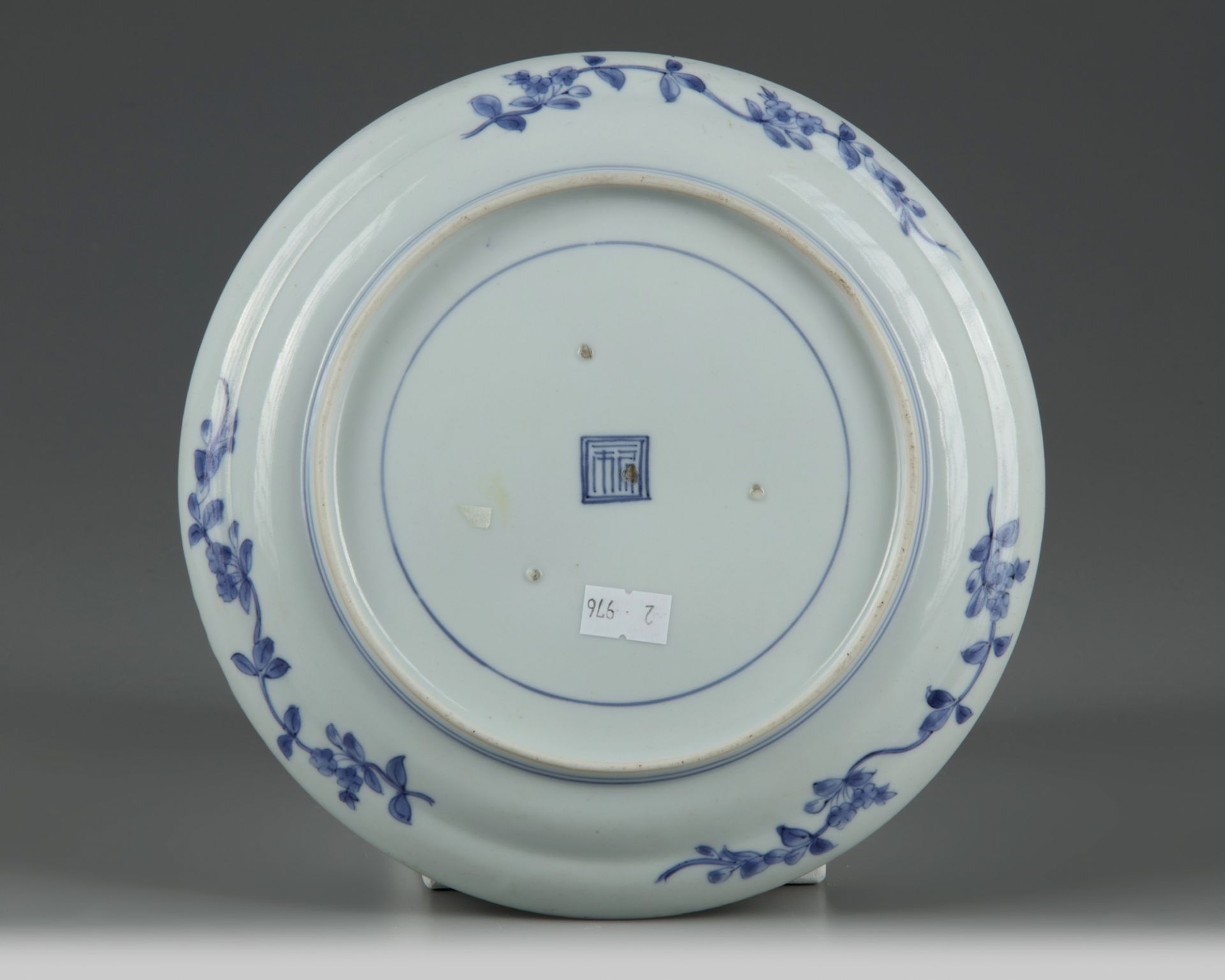 A JAPANESE KAKIEMON DISH, 17TH CENTURY - Bild 2 aus 2