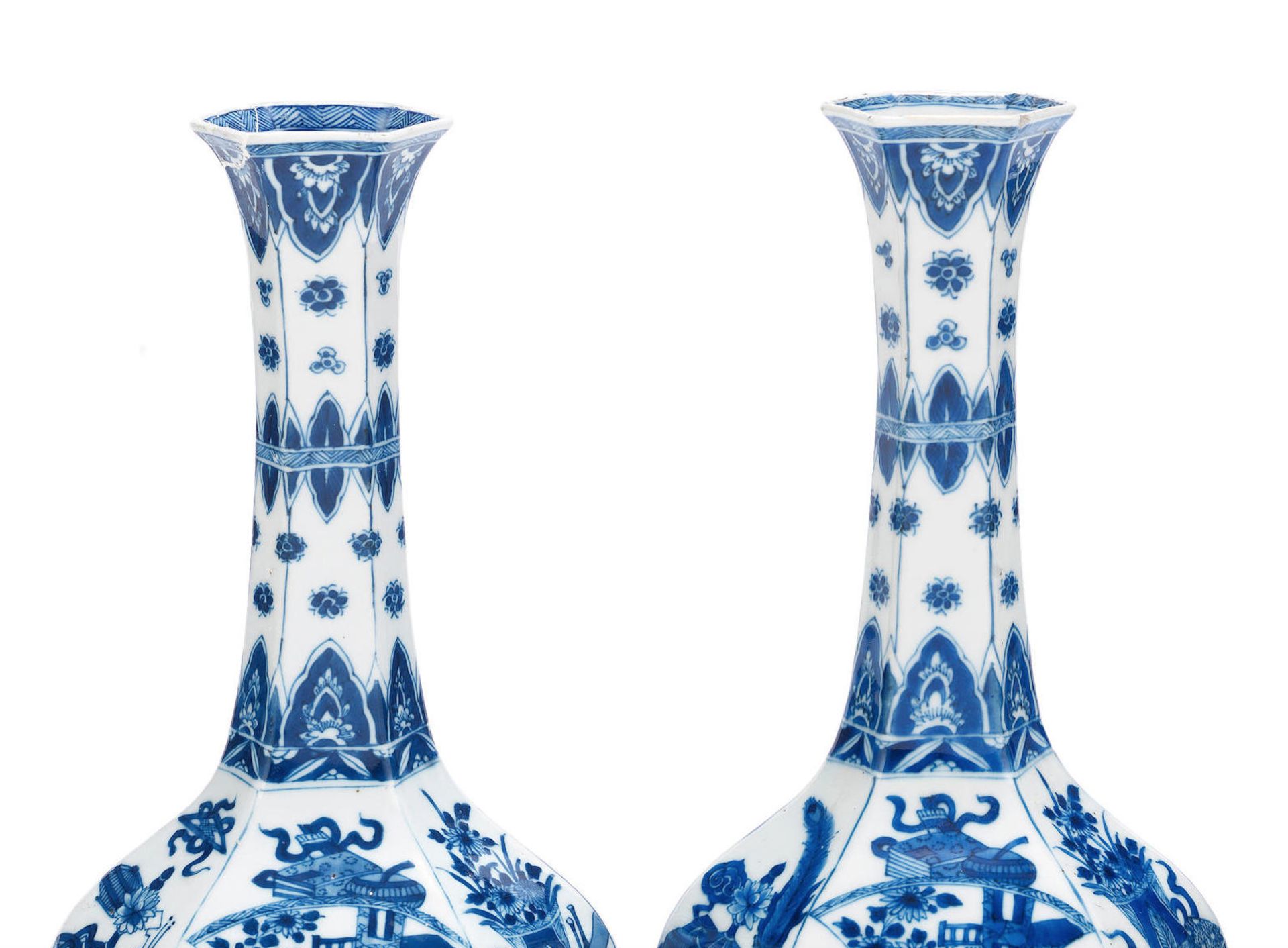 A PAIR OF CHINESE BLUE AND WHITE HEXAGONAL BOTTLE VASES, KANGXI PERIOD (1662-1722) - Image 3 of 3