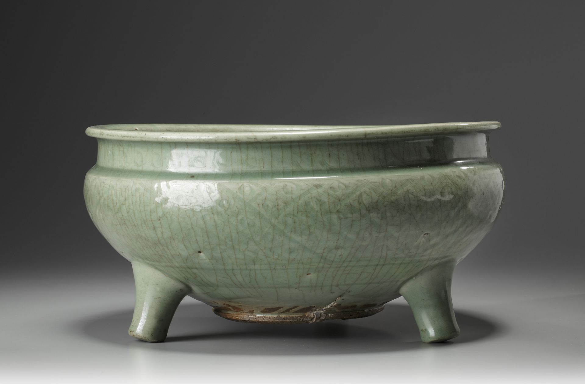 A LARGE CELADON 'LONGQUAN' TRIPOD CENSER, MING DYNASTY (1368-1644)