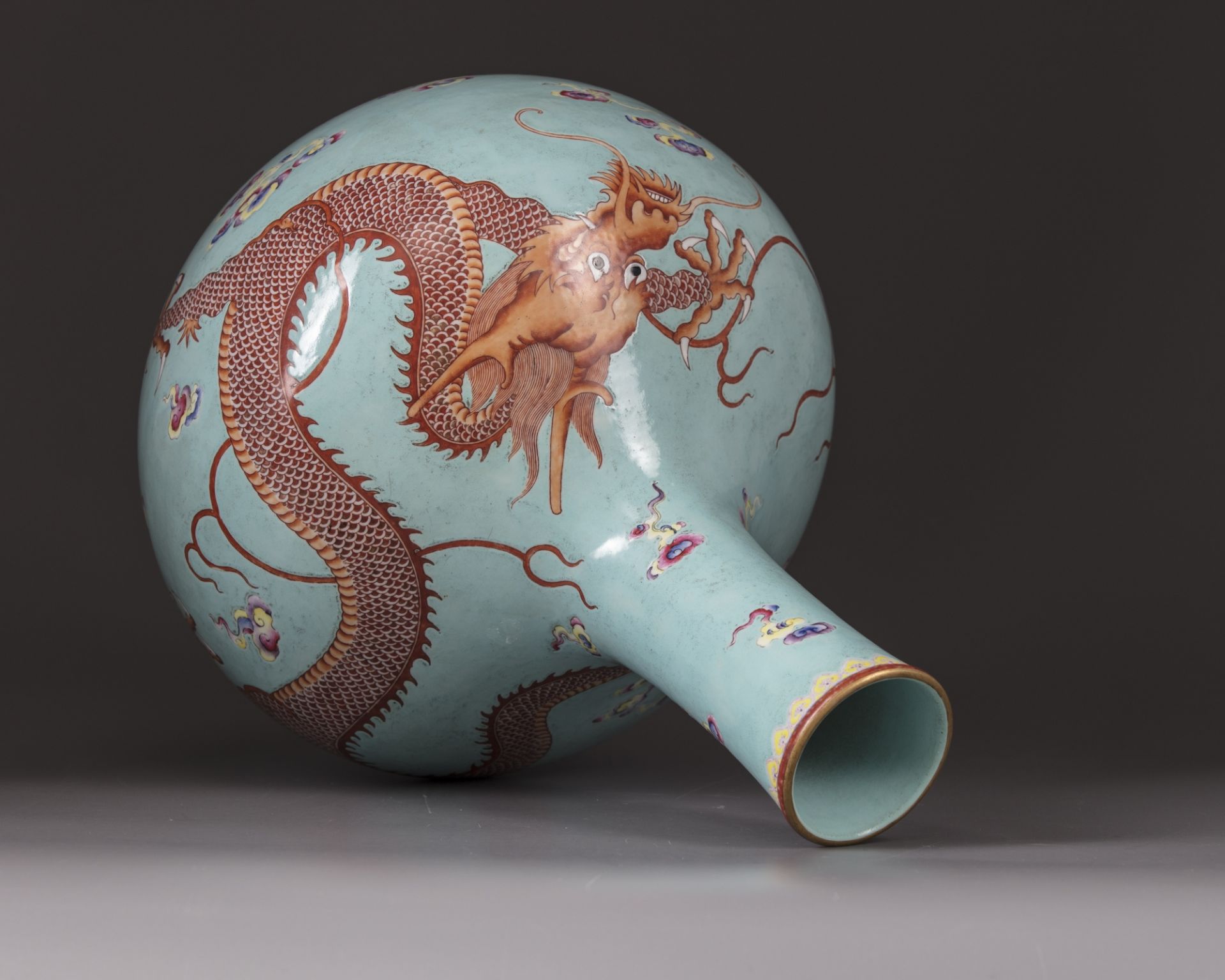 A CHINESE TURQUOISE-GROUND FAMILLE ROSE BOTTLE VASE, TIANQIUPING,19TH-20THCENTURY - Bild 6 aus 11