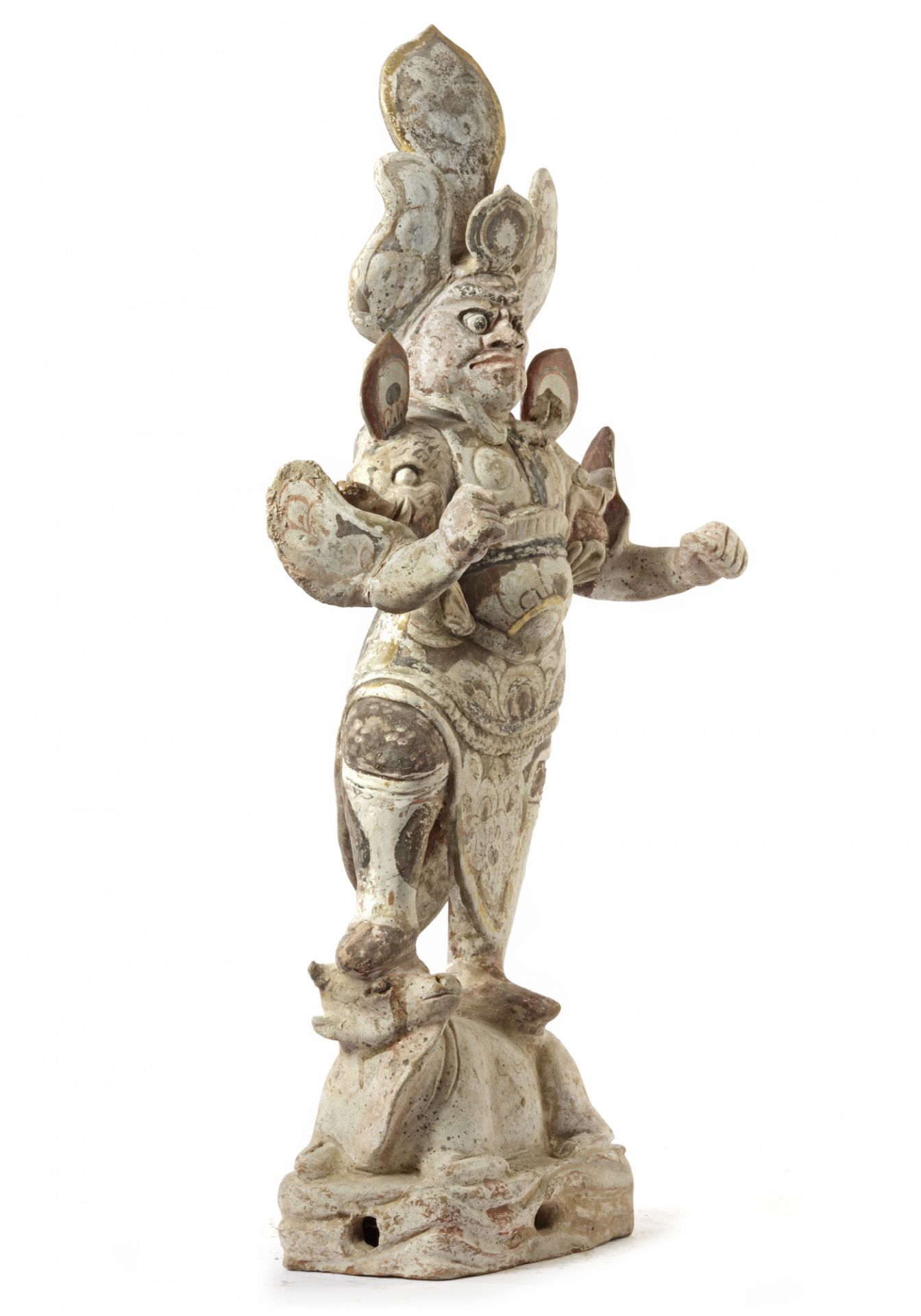 A CHINESE PAINTED POTTERY GUARDIAN, TANG DYNASTY (618-907) - Bild 2 aus 4