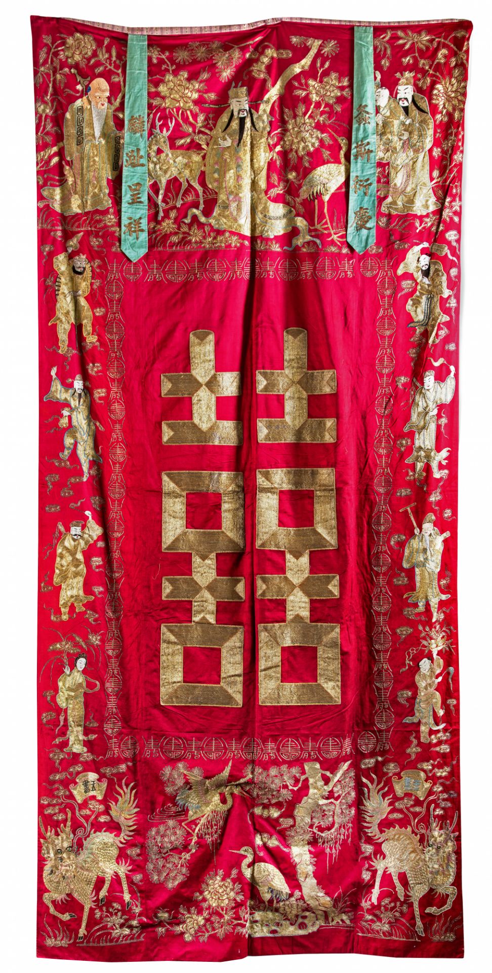 A CHINESE RED-GROUND SILK EMBROIDERY,19TH CENTURY