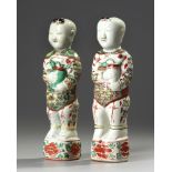 A PAIR OF CHINESE FAMILLE VERTE FIGURES OF BOYS, KANGXI PERIOD (1661-1722)