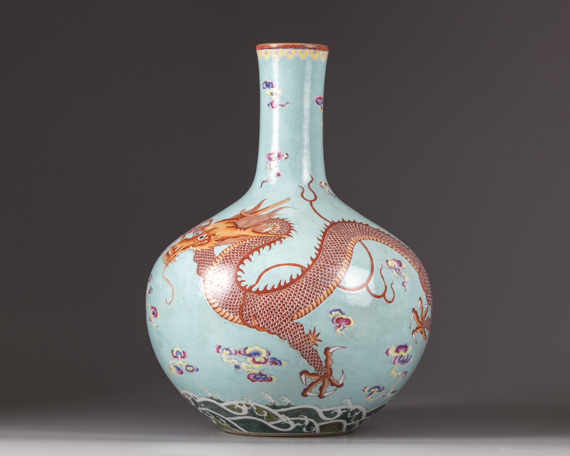 A CHINESE TURQUOISE-GROUND FAMILLE ROSE BOTTLE VASE, TIANQIUPING,19TH-20THCENTURY