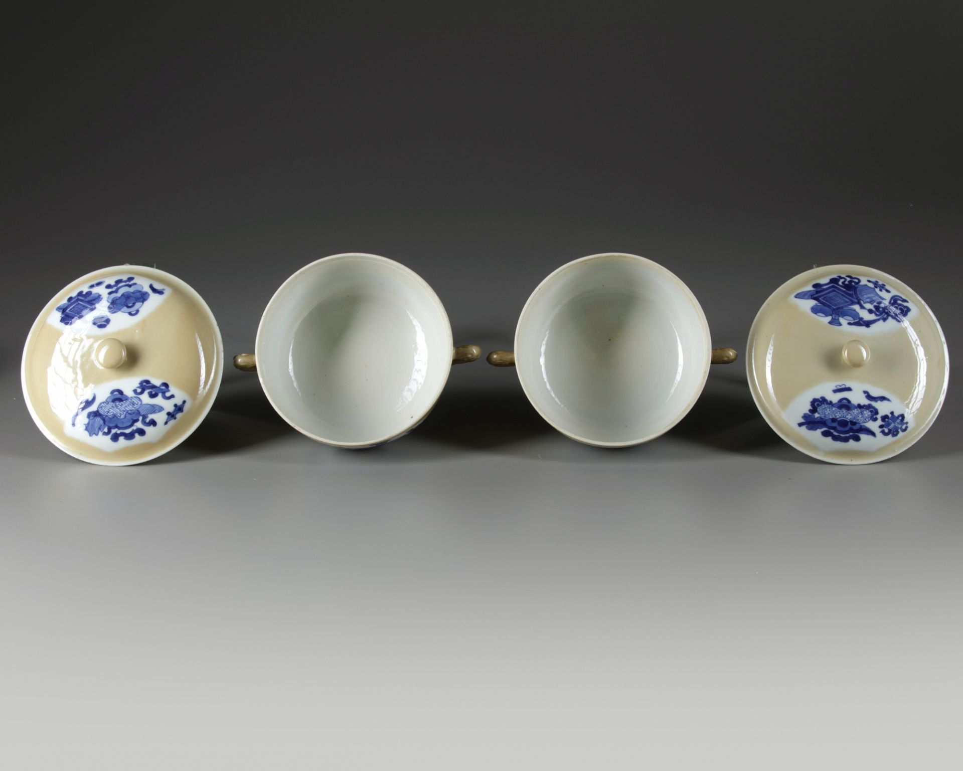 A PAIR OF CHINESE CAFE-AU-LAIT-GROUND BLUE AND WHITE POTICHES AND COVER, KANGXI PERIOD (1662-1722) - Image 8 of 9