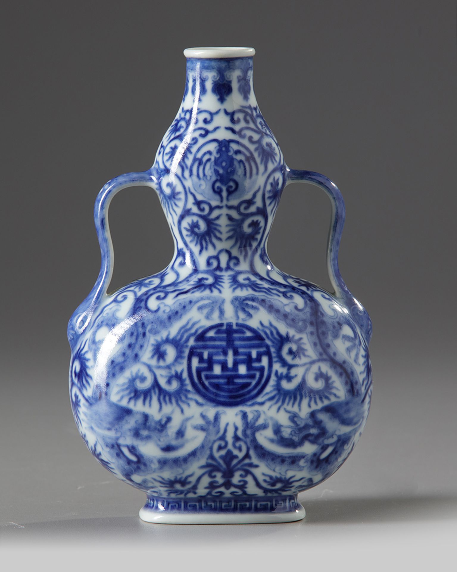 A CHINESE BLUE AND WHITE DOUBLE GOURD DRAGON VASE, QIANLONG SIX-CHARACTER SEAL MARK IN UNDERGLAZE BL