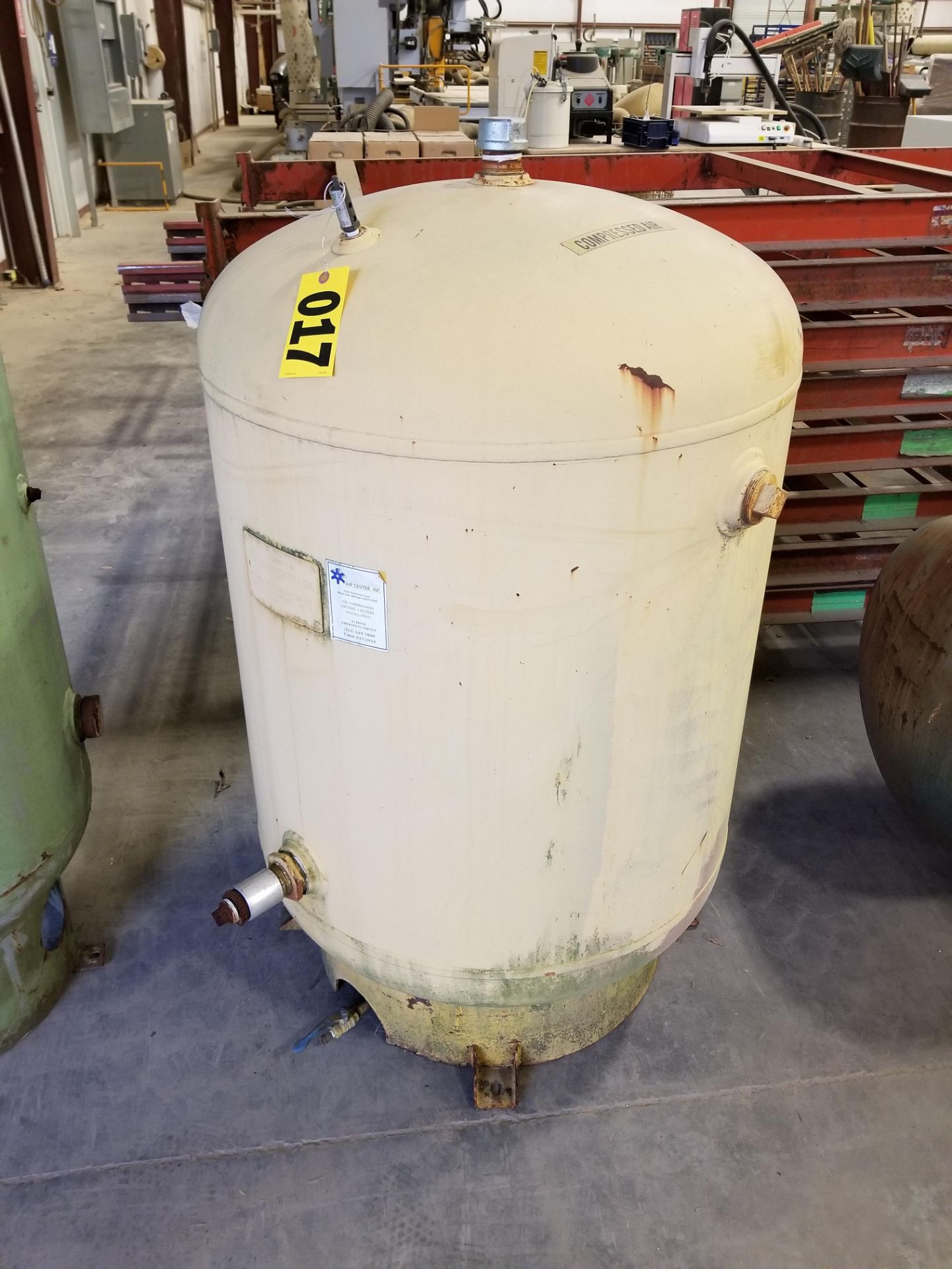 Vertical air tank