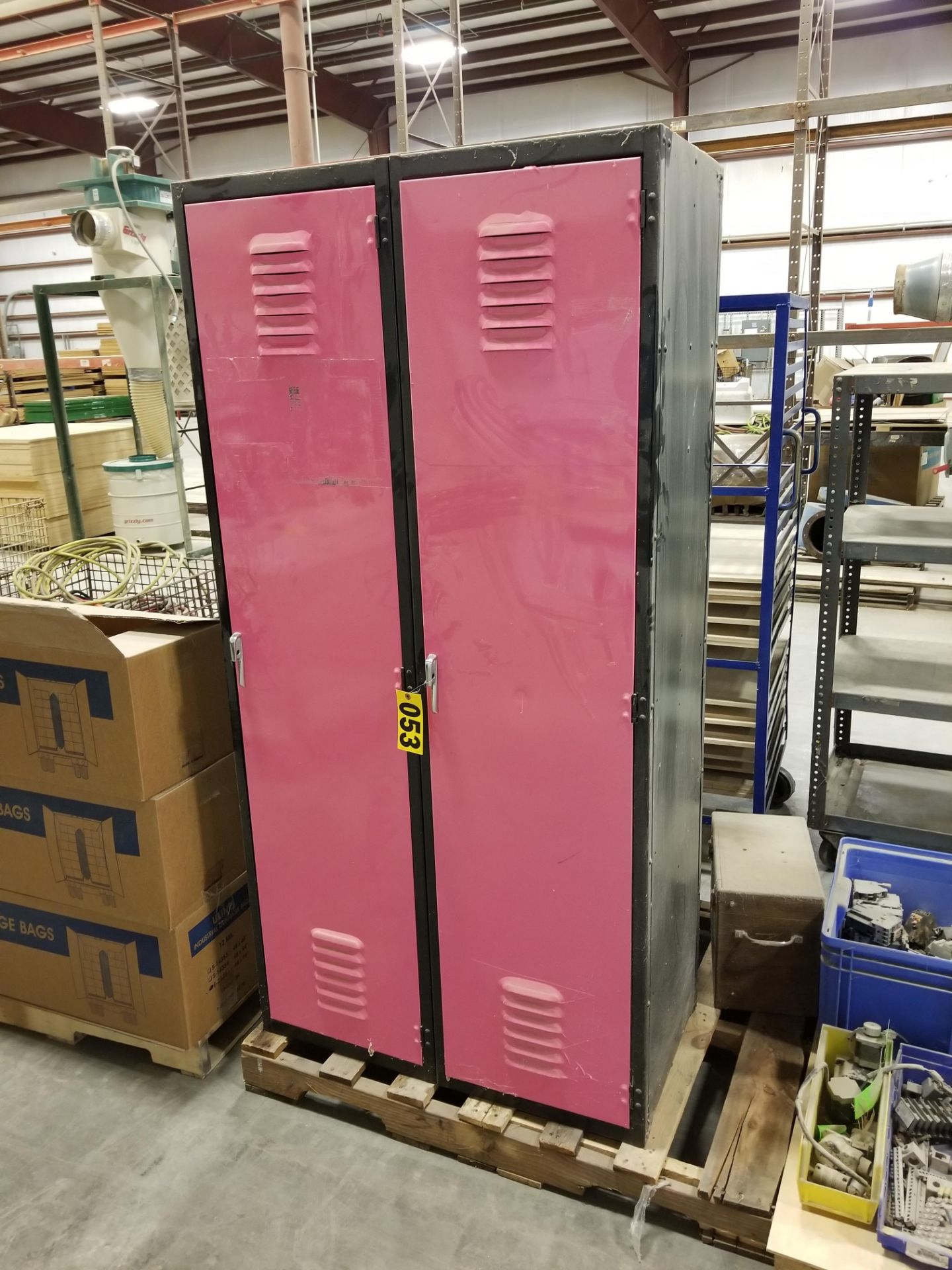 Locker - pink & black