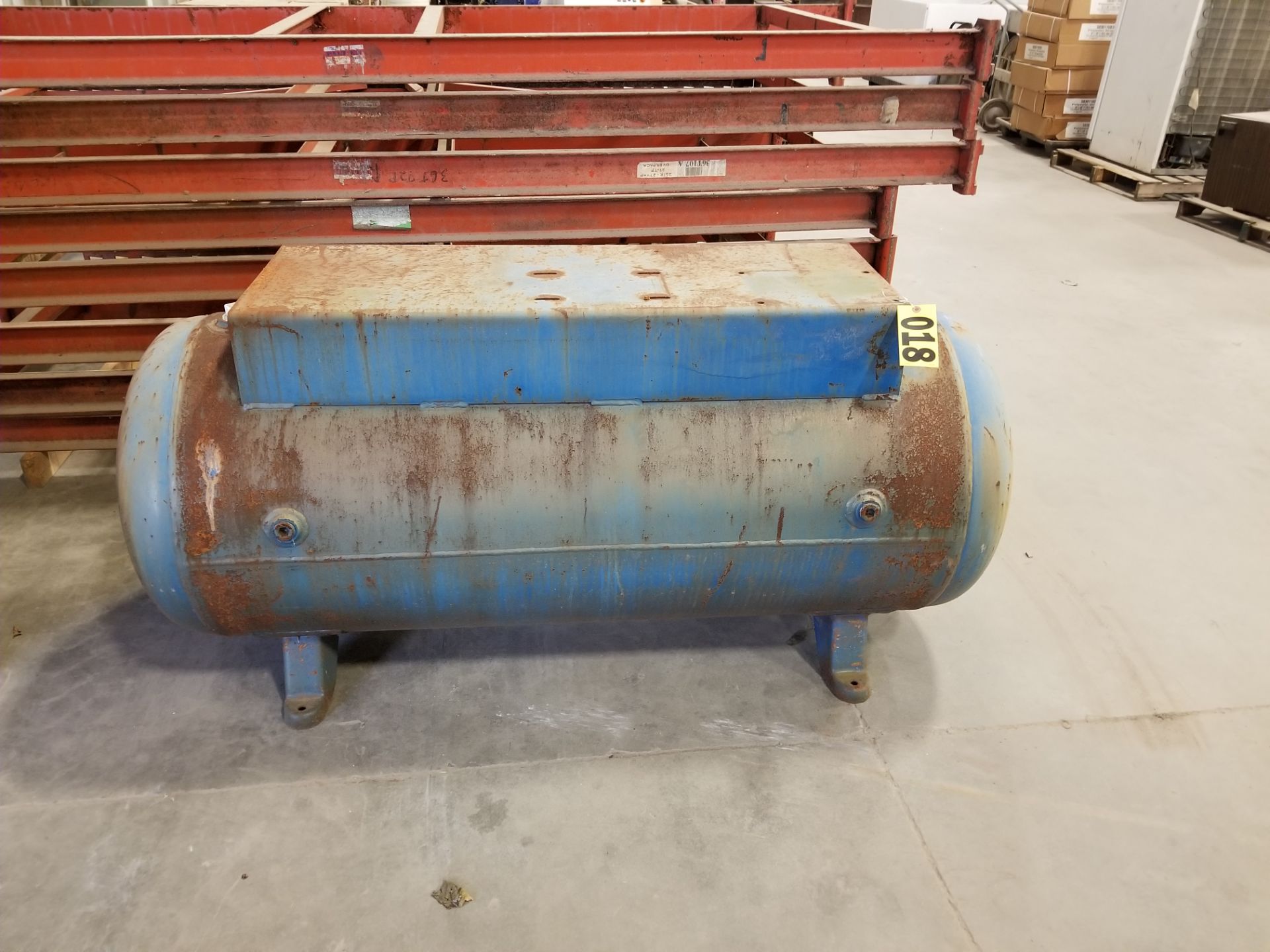 Vertical air tank