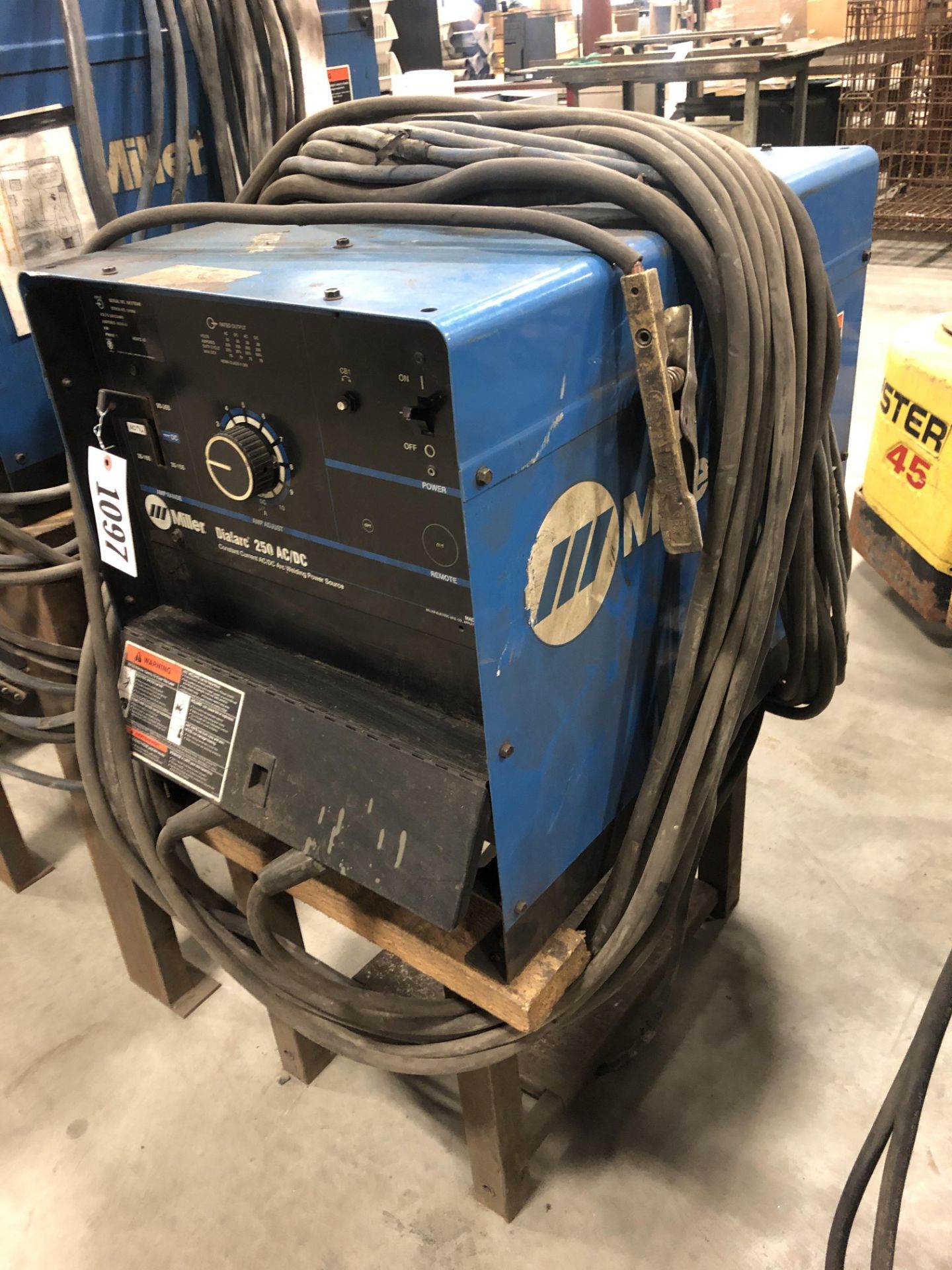 Miller Dialarc 250 amp welder, 1999 model - Image 3 of 3