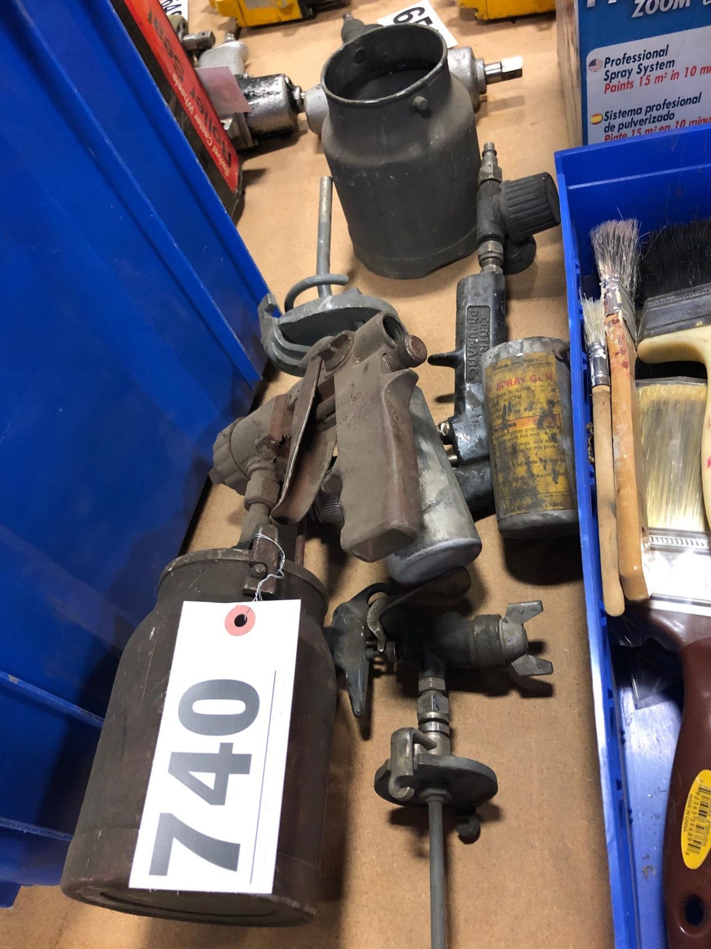 Lot of pneumatic paint sprayers