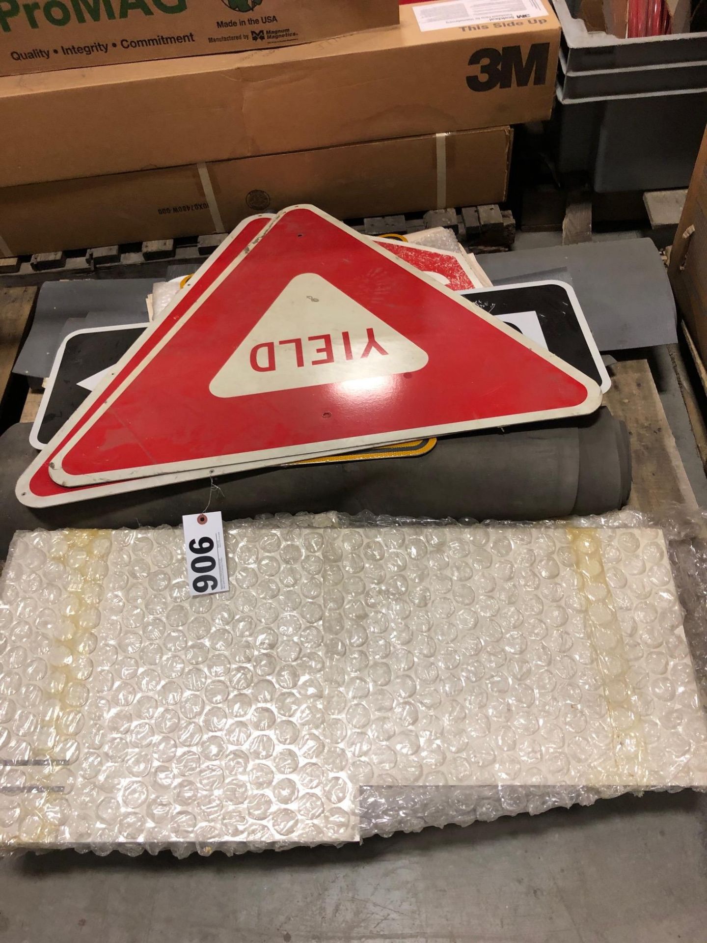 Pallet lot of miscellaneous roadsigns