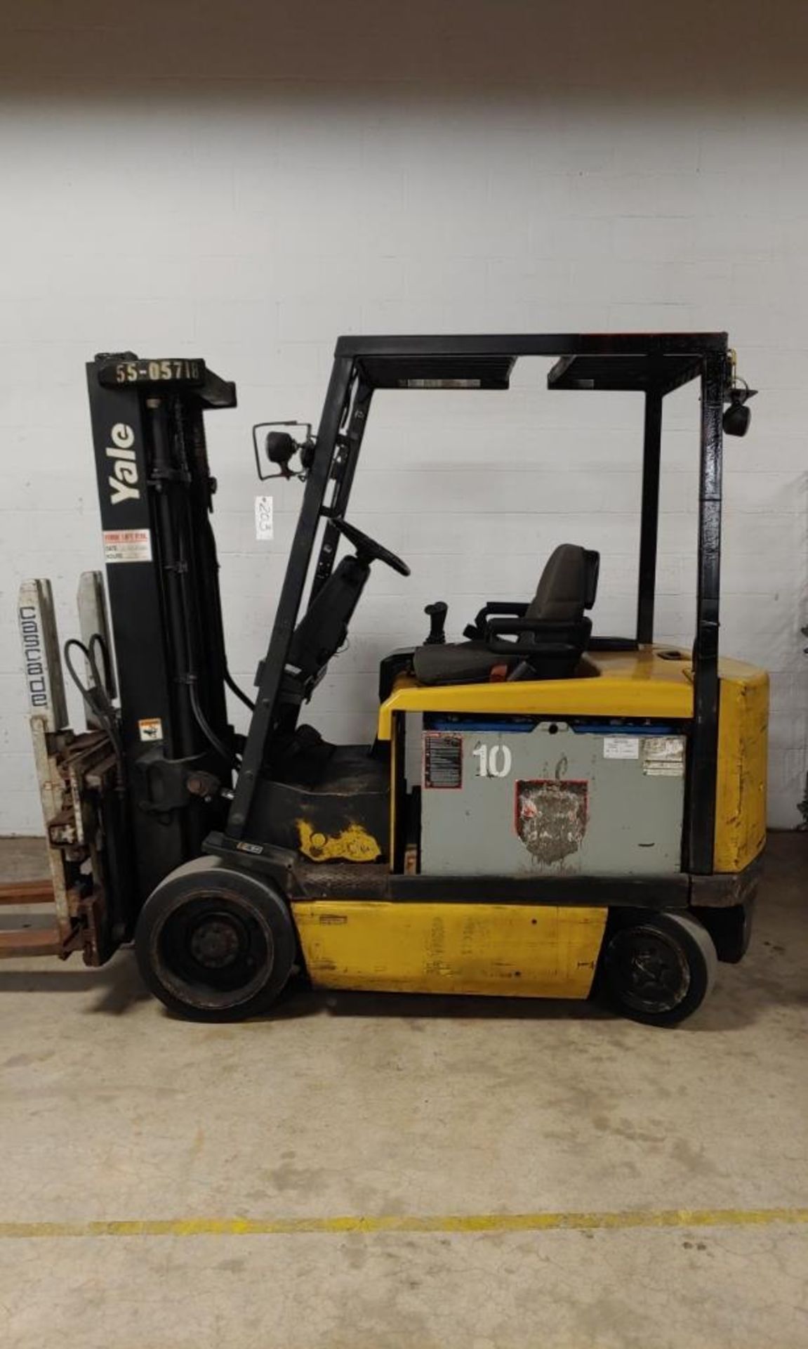 Yale 6500lb electric forklift, 48 volt - Image 2 of 5