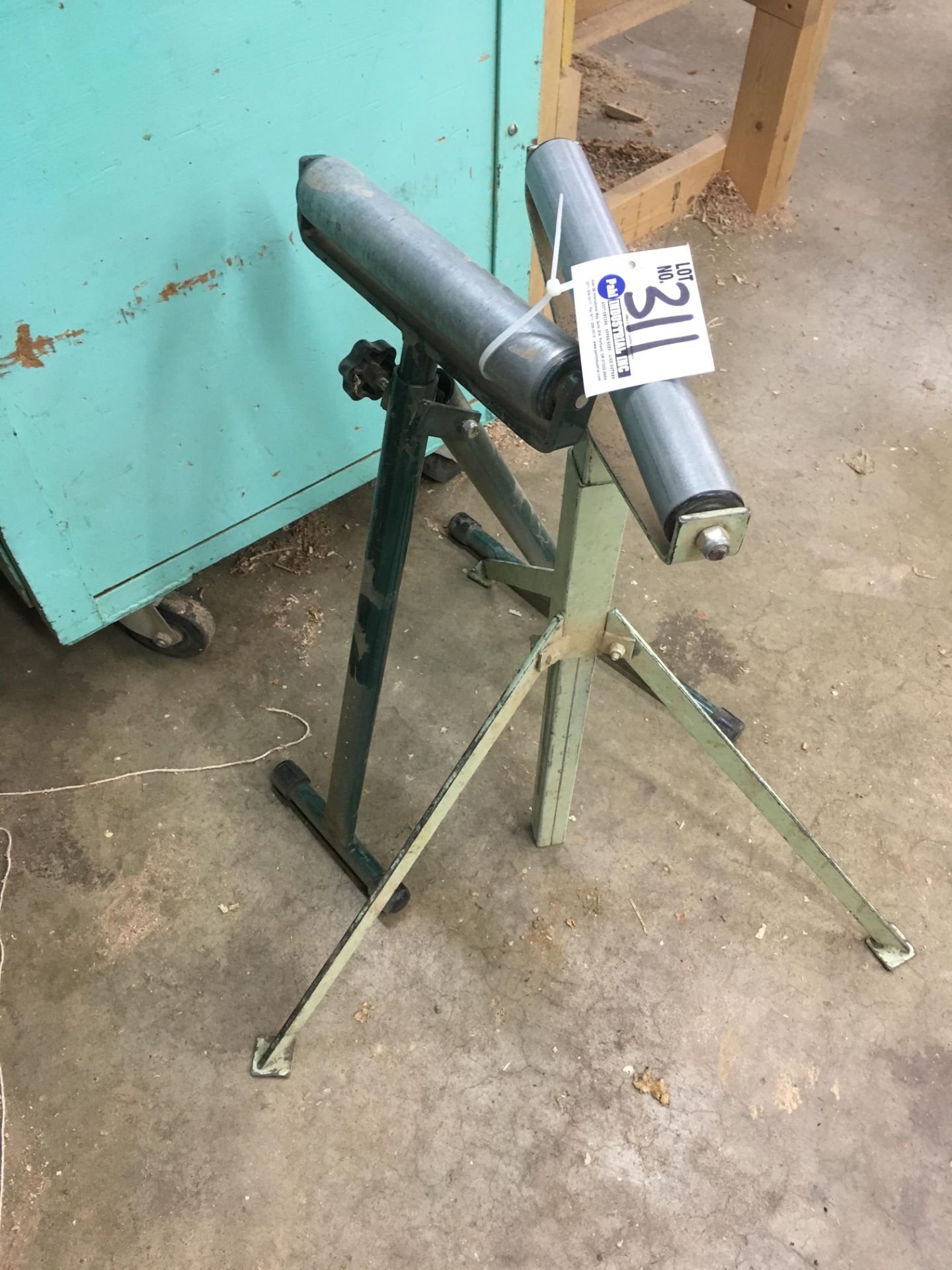 2 Roller Stands