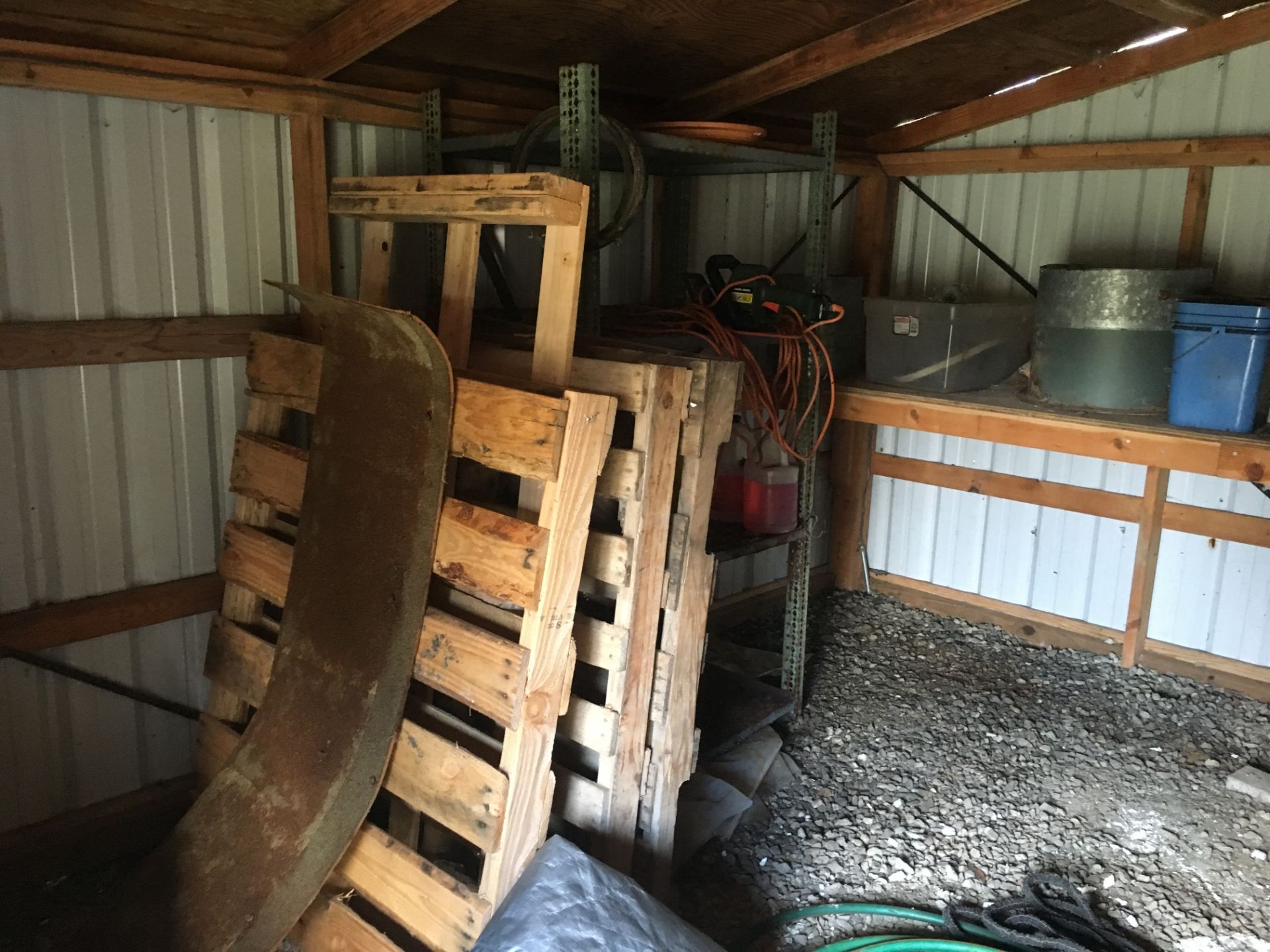 Contents inside shed including 2 gas cans, bug lamp, electric trimmer, screens, pallets etc. - Image 2 of 3