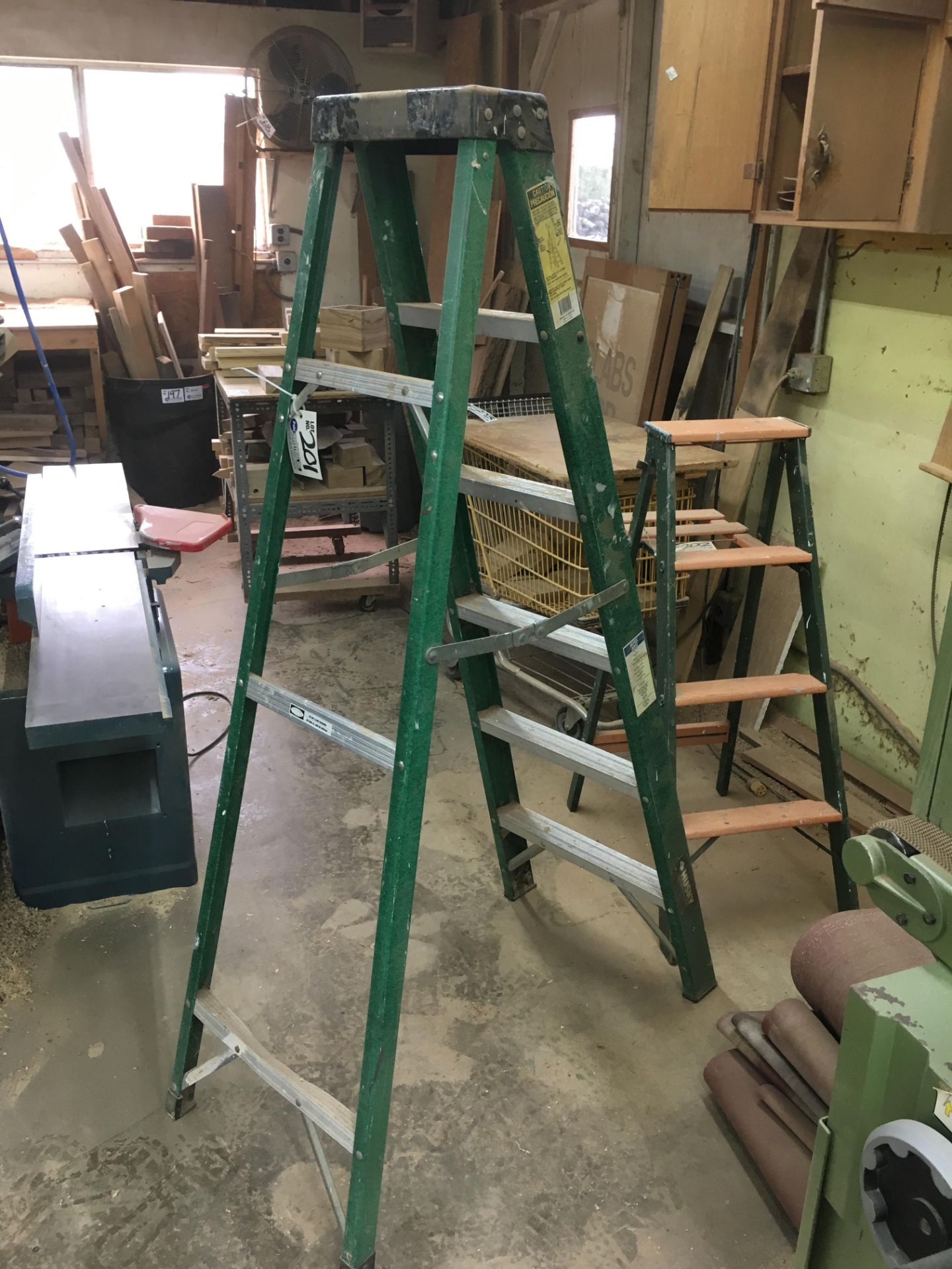 6' Fiberglass stepladder