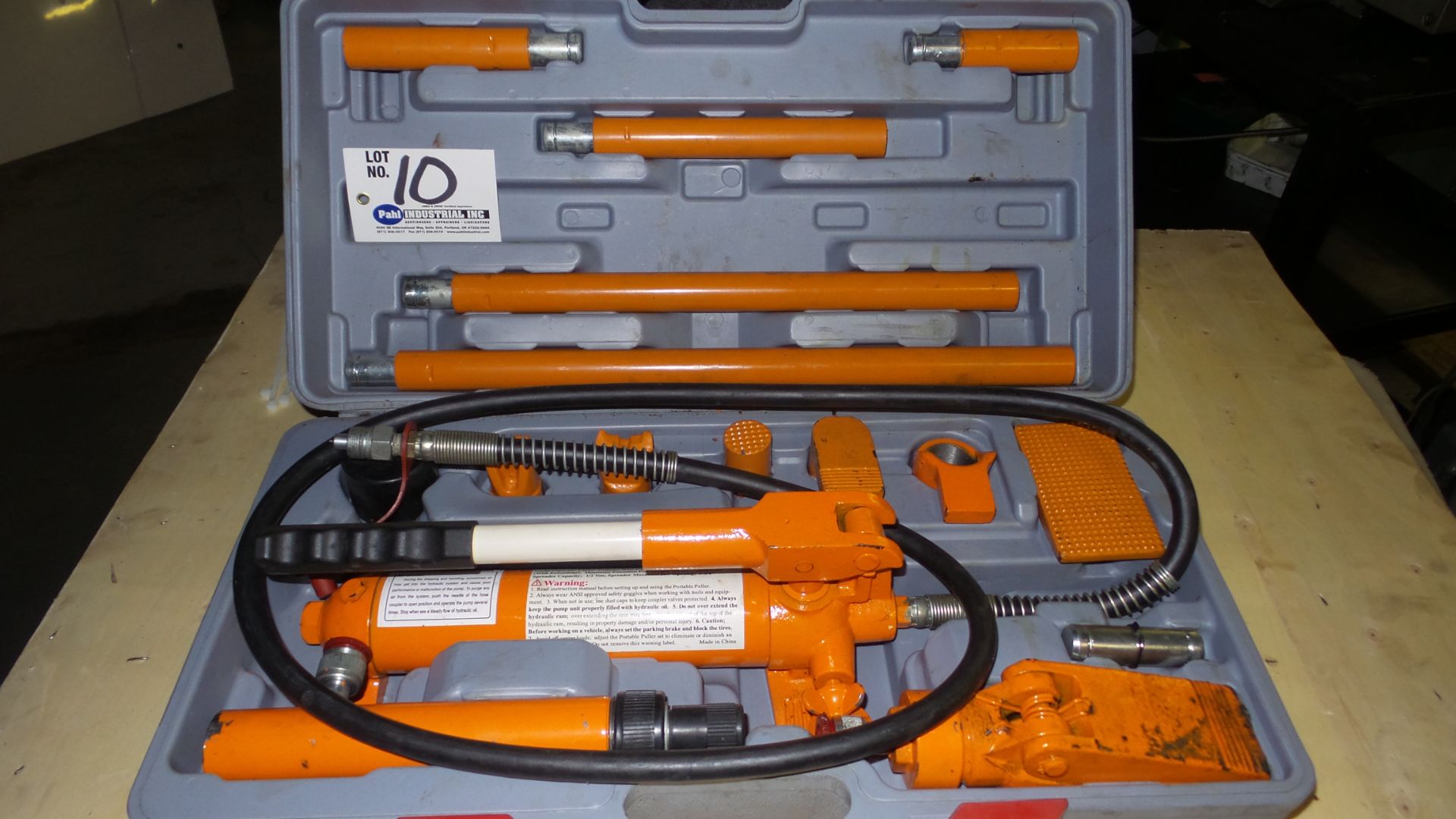 Central Hydraulics 4 Ton Portalble Hydraulic Puller Set Complete with Box