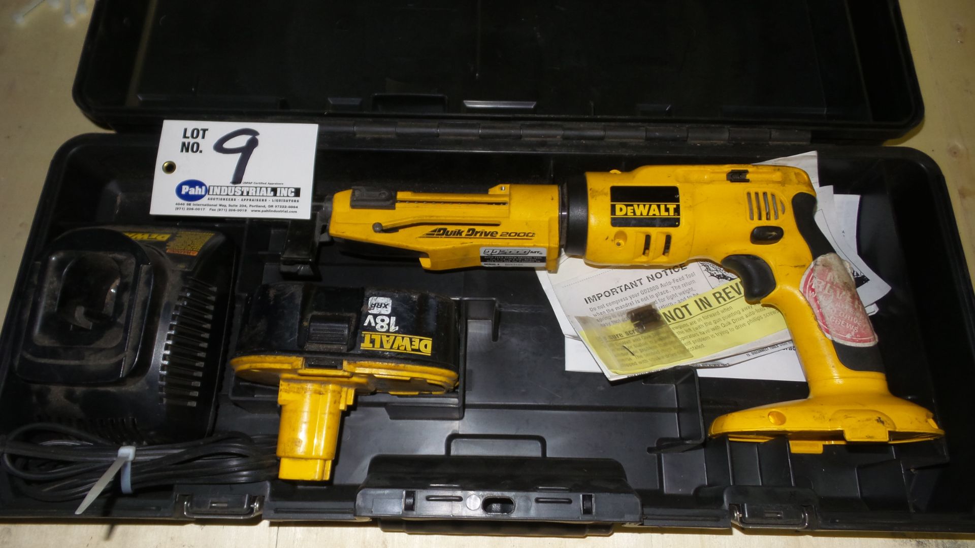 DeWalt Quick Drive 2000 Cordless Auto Feed Screwdriving Tool