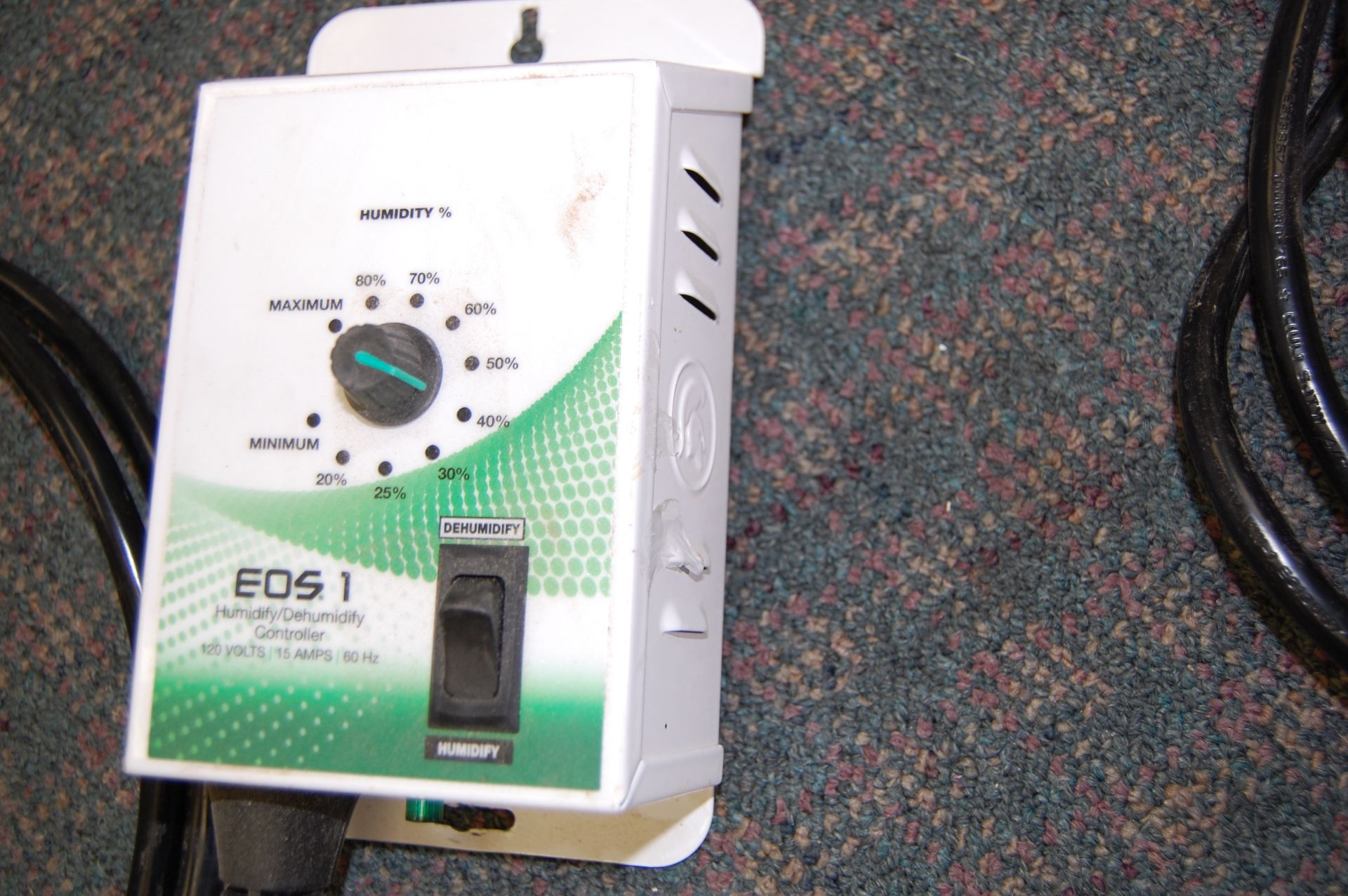 Titan Controls EOS1 Humidify/Dehumidify Controller model 702065 - Image 2 of 2