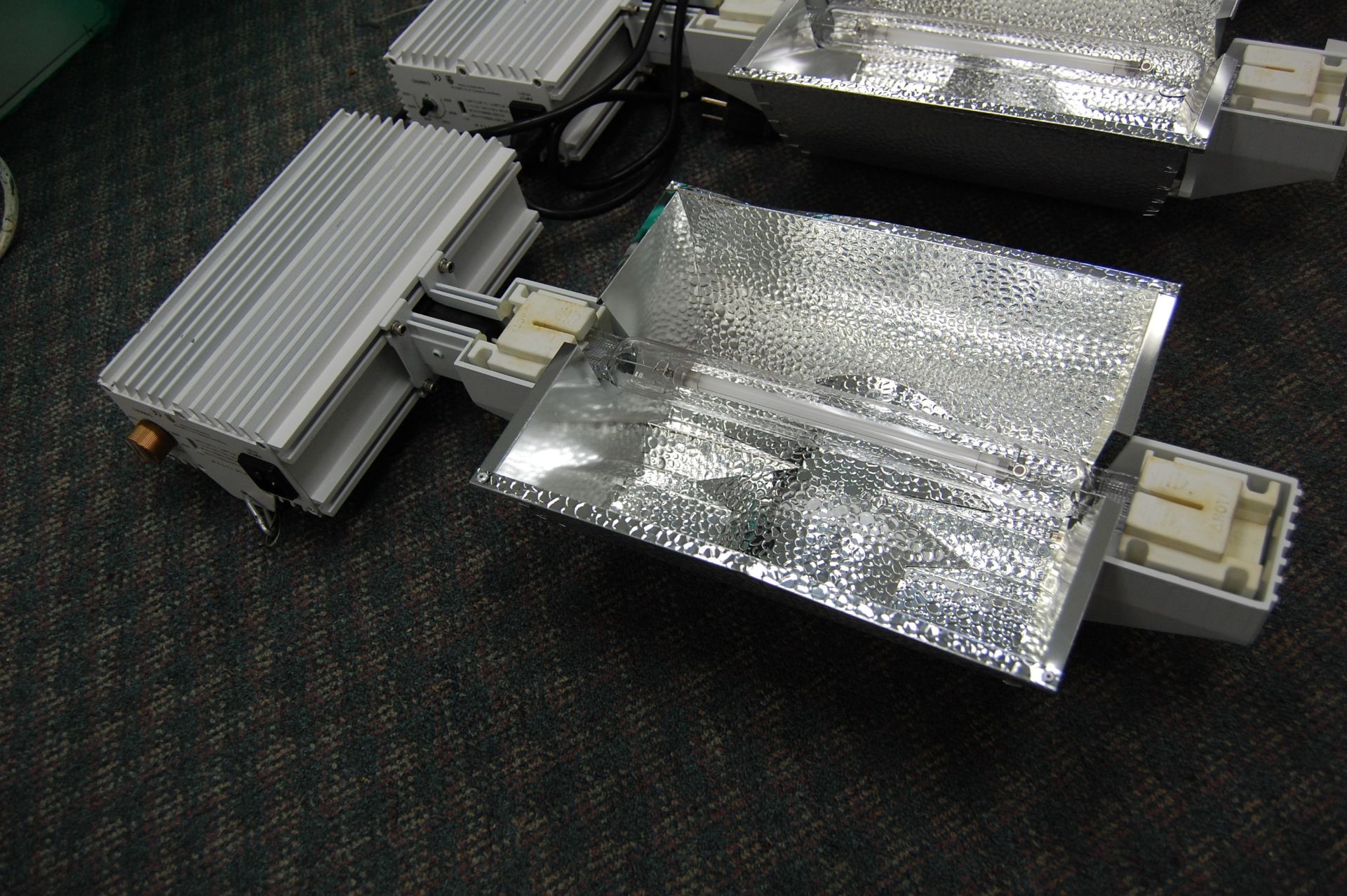 4 Nanolux DE Double-Ended Digital Electronic Ballast Fixtures 1000W with 1000W Lamp - Image 2 of 2