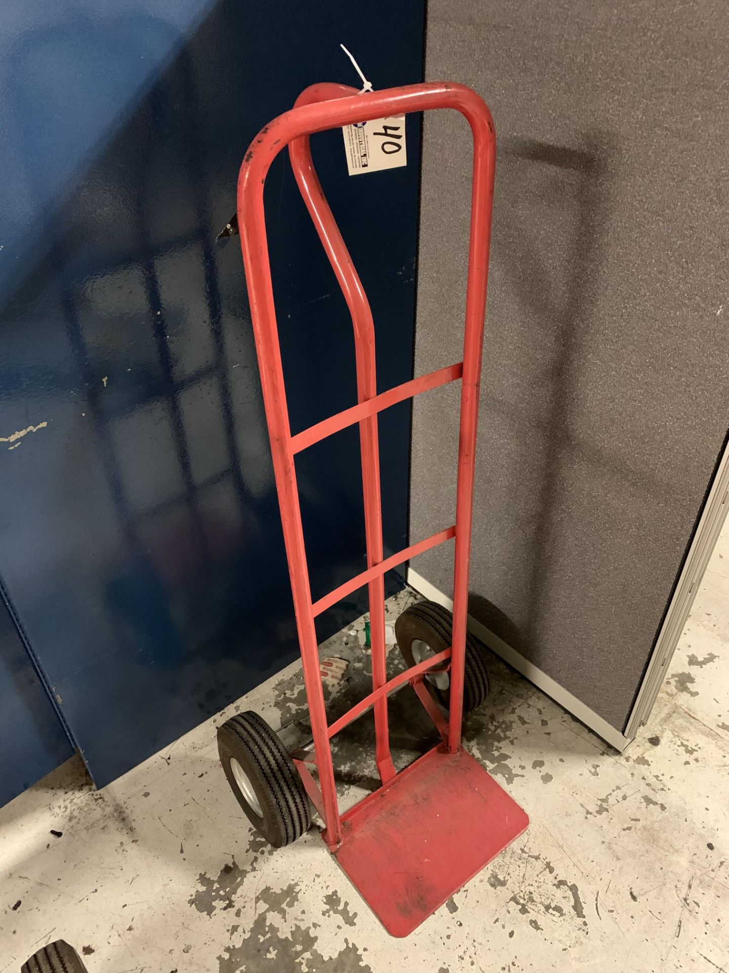 Hand Truck w/pneumatic tire