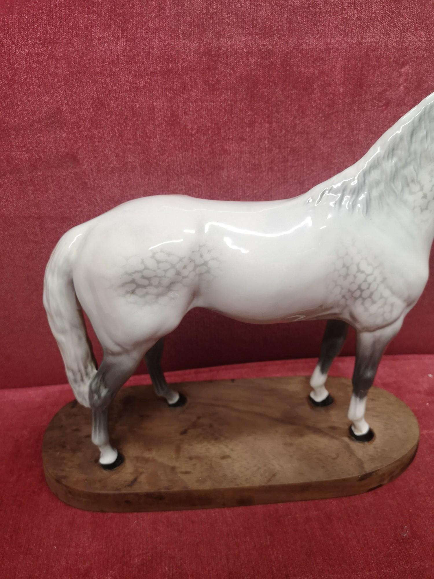 Large Beswick dapple grey hunter horse from connoisseurs series. - Image 3 of 5