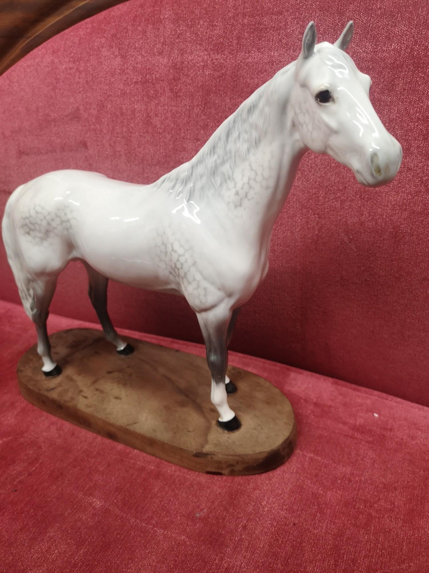 Large Beswick dapple grey hunter horse from connoisseurs series. - Image 2 of 5