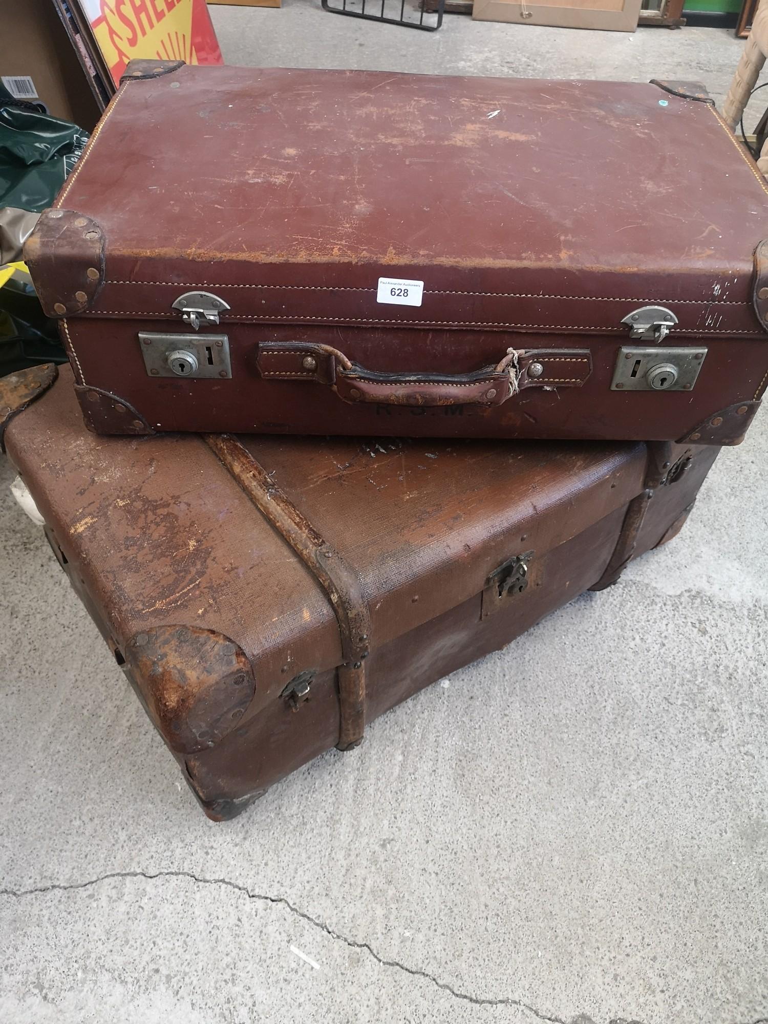 Vintage travel trunk with wooden bounding together with leather travel case. - Image 2 of 2