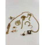 Lot of 9kt gold hall marked jewellery items 4.55grams.