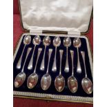 Set of 12 sheffield silver hall marked spoons in fitted makers Joseph Rodgers & Sons (subsequently J