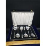 6 silver Hall marked sheffield pudding spoons makers Viner's Ltd (Emile Viner). 132 grams..