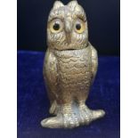 Stunning brass / bronze owl snuff box with glass eyes.