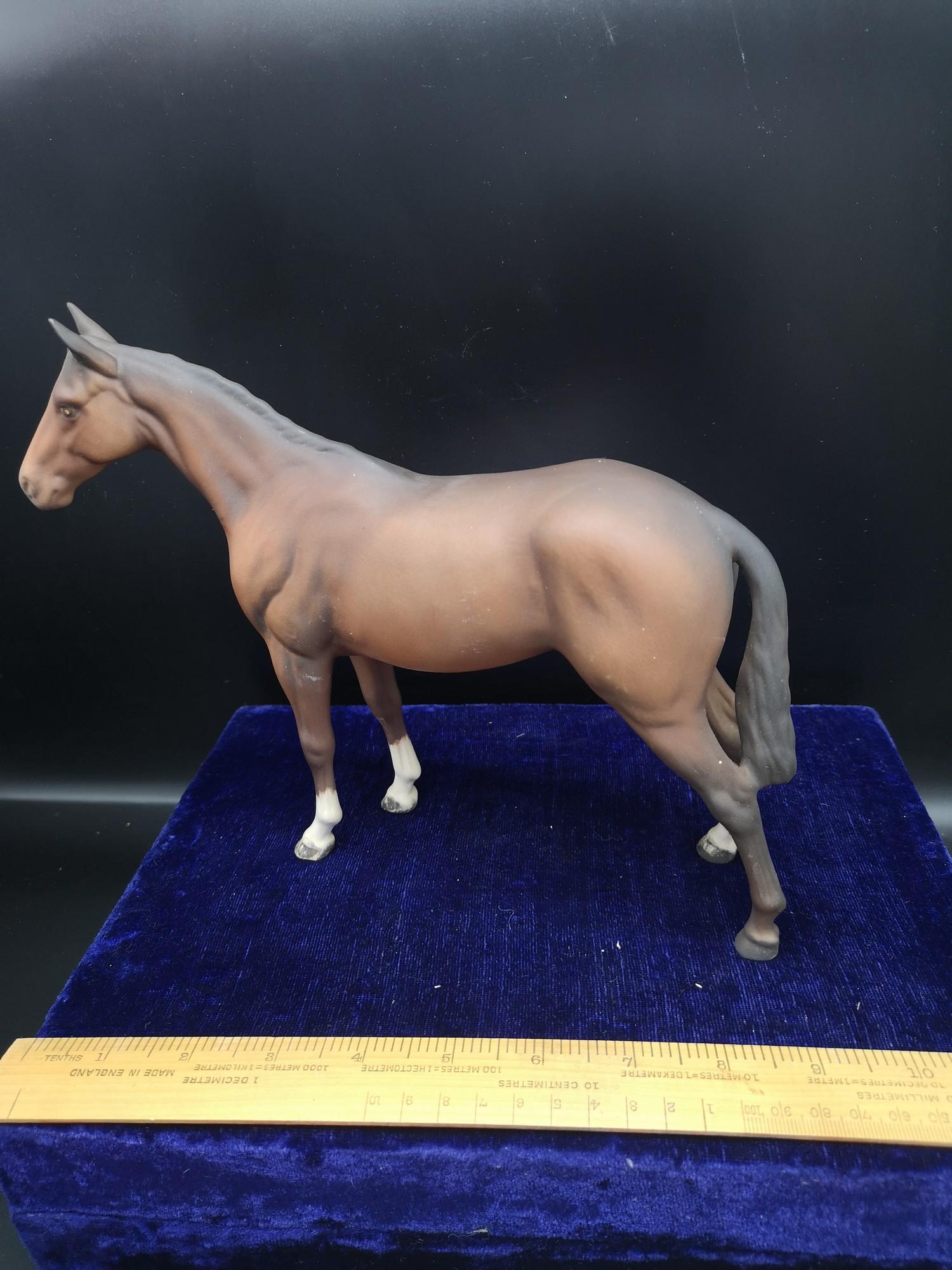 Beswick racing brown stallion horse figure. - Bild 2 aus 3
