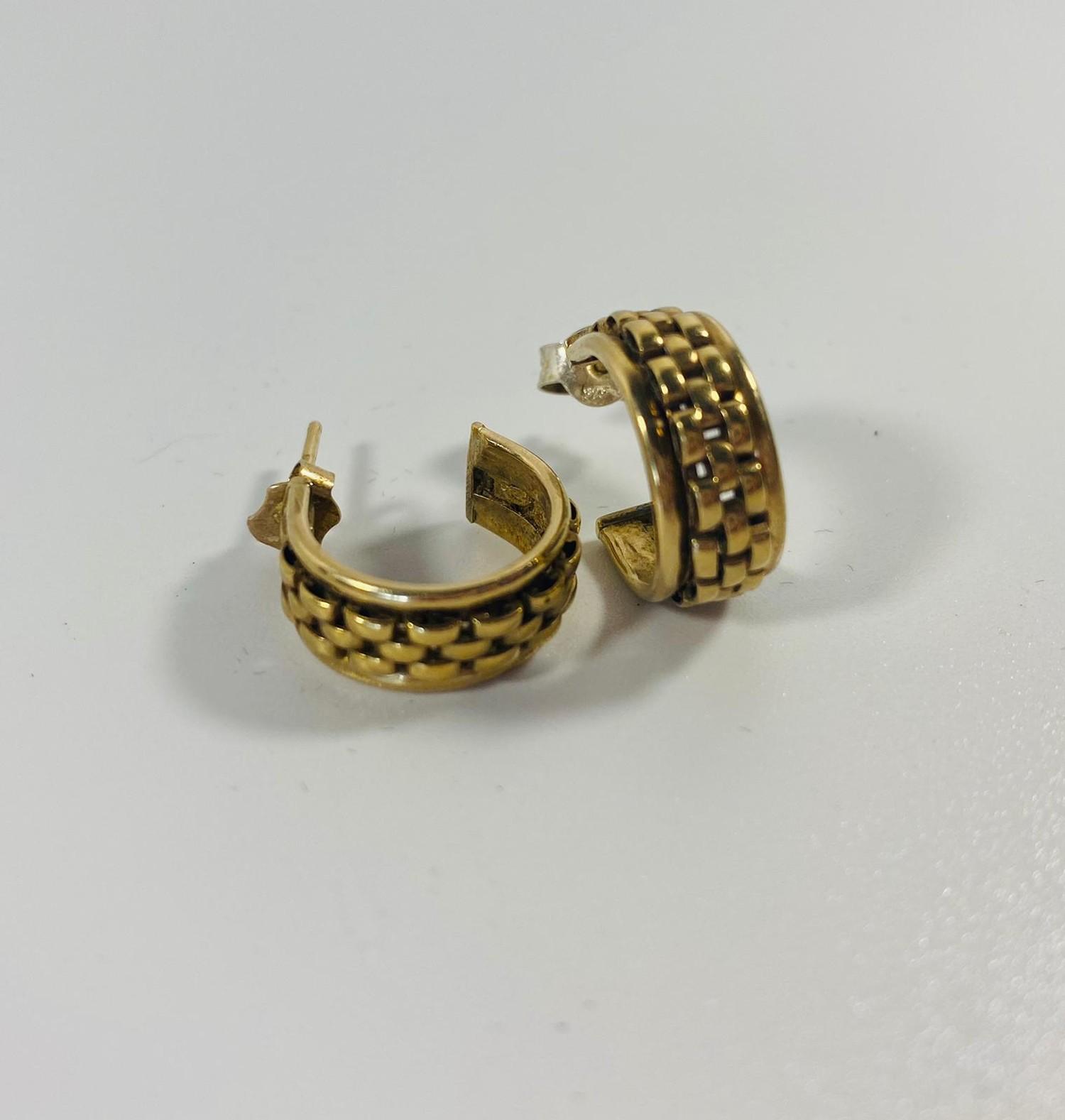 Pair of 9kt Gold vintage J hoop earring. 4grams .