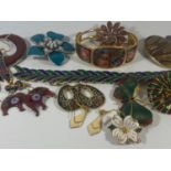 Selection of good quality enamelled jewellery.