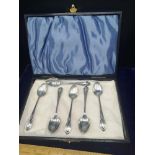 Set of 6 silver Hall marked birmingham art deco tea spoons. Makers walker and hall.